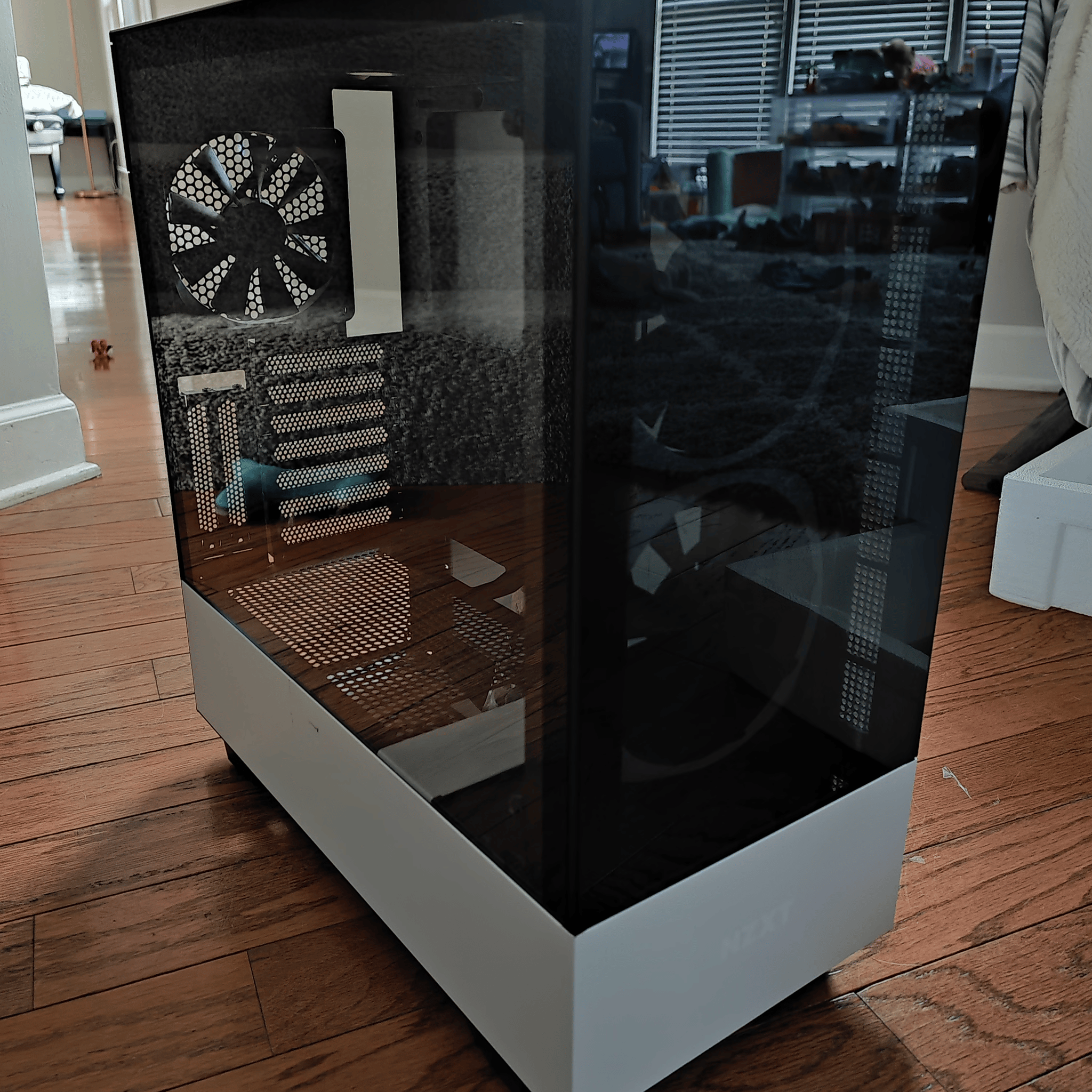 NZXT White H510 Elite Case - Scratch and Dent item