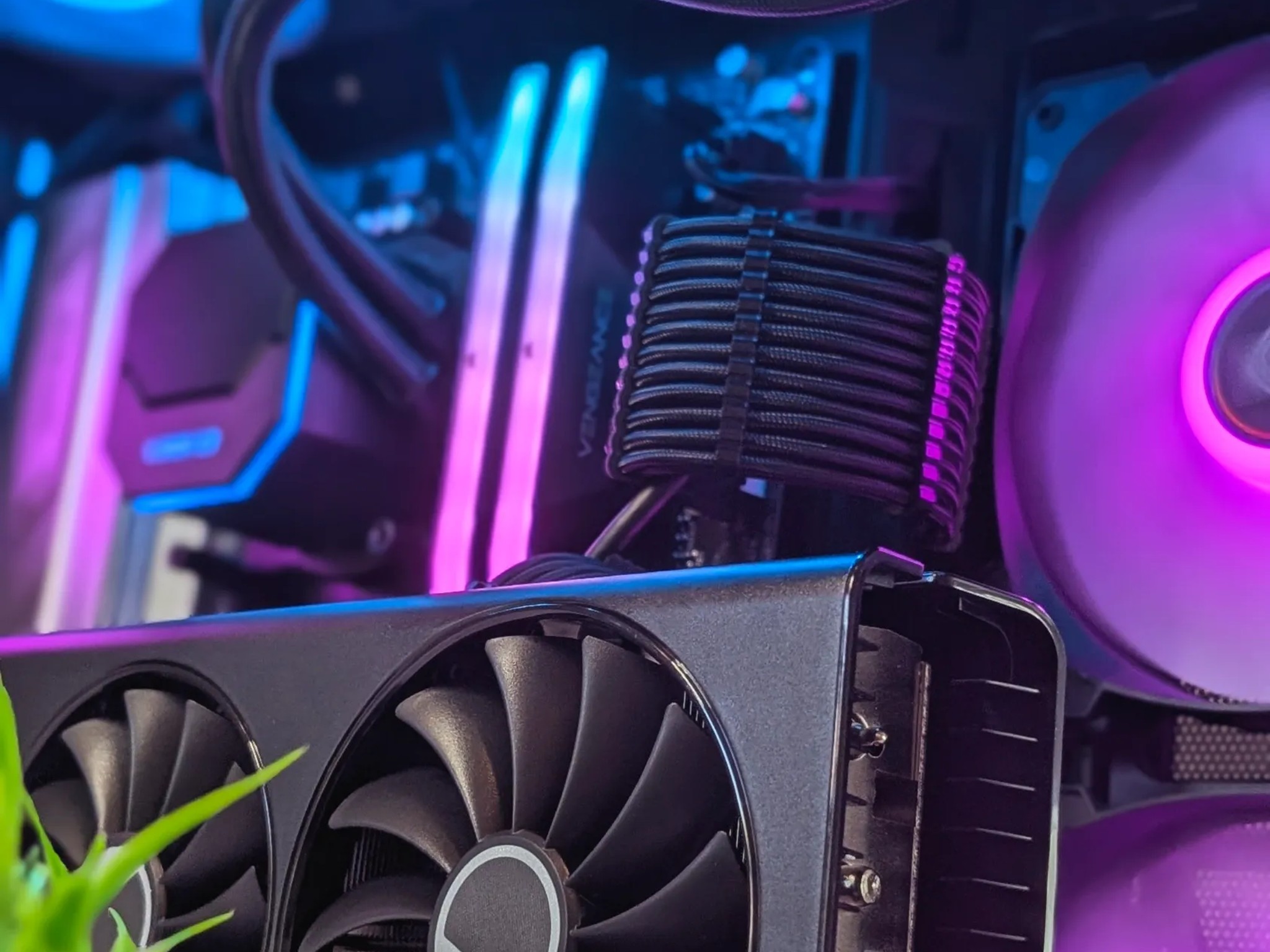 AMD BEAST | RX 7700XT | AMD RYZEN 9600X | 1TB NVME SSD | 32GB DDR5 6000MT/S | ARGB | WATER COOLED