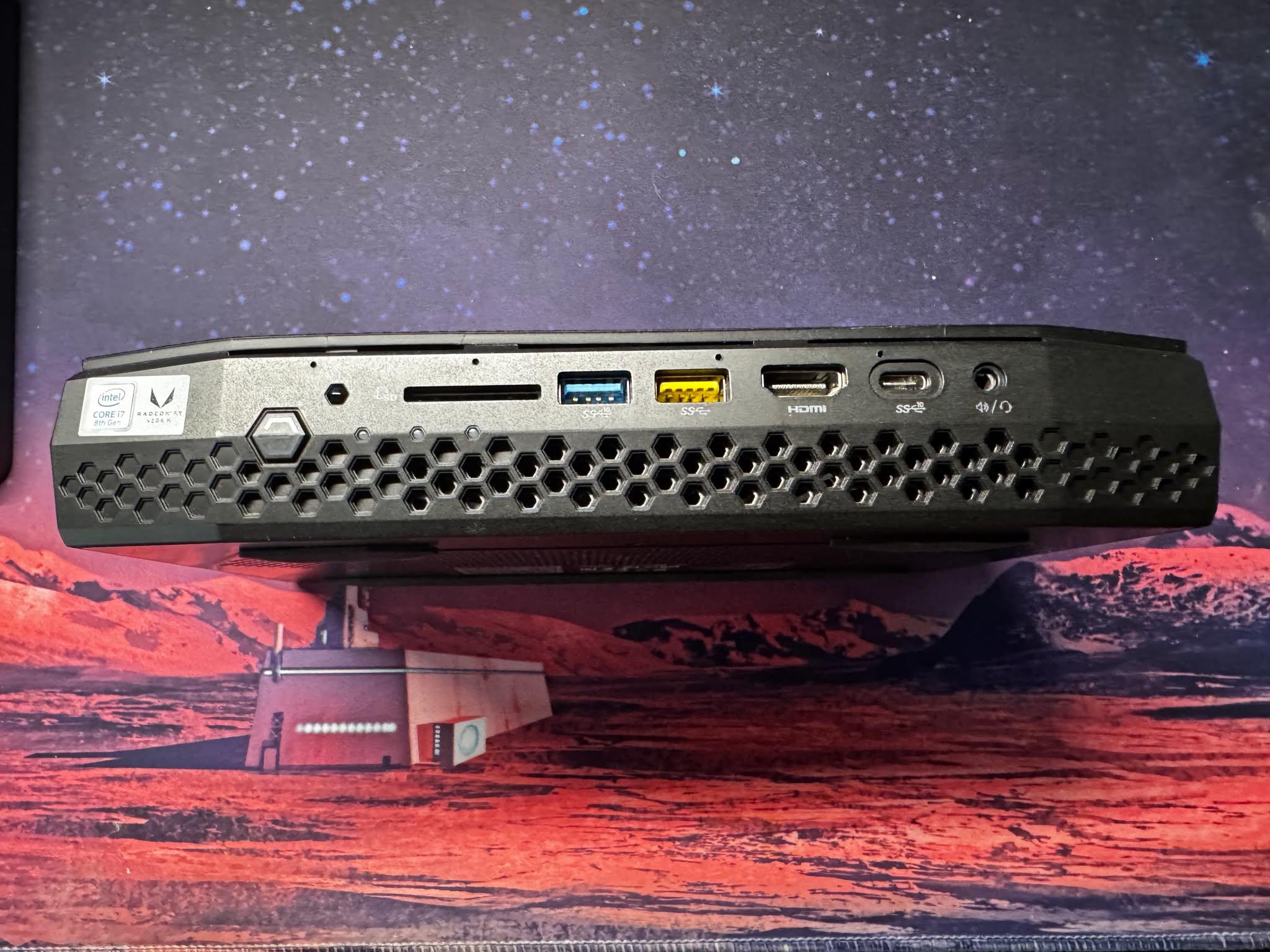 Intel NUC8i7HVK Hades Canyon i7-8809G 3.1GHz, 512GB m.2 SSD, 32768MB RAM, Radeon Vega M GH Graphics