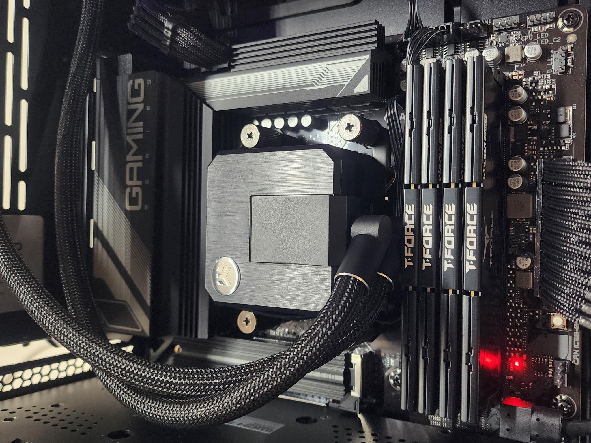 Gaming PC Ryzen 7 7700 32GB RAM 1TB SSD RX 7800 XT 16GB Windows 11 PC