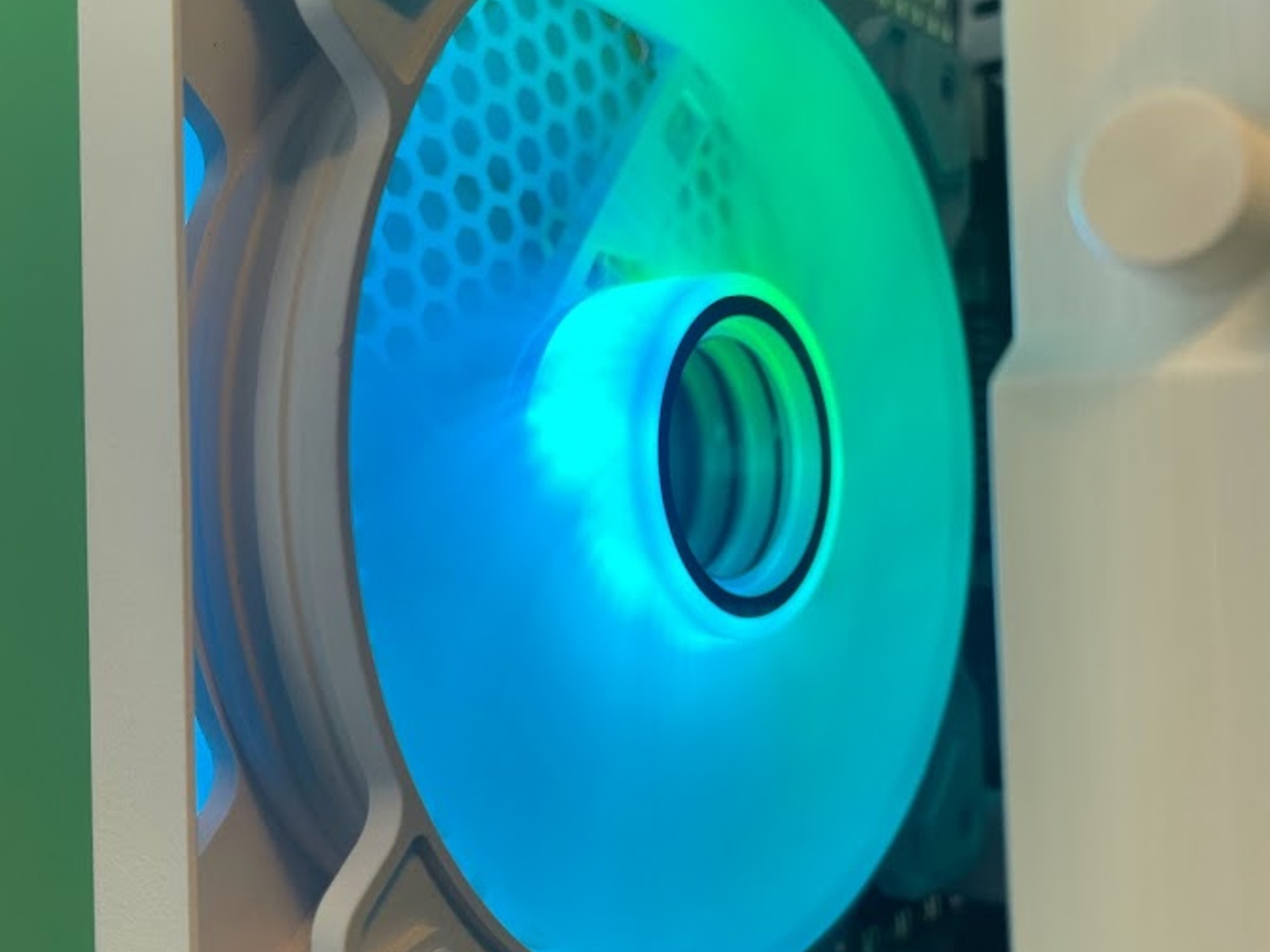 RGB White Gaming PC| Intel i5 / Amd RX470 / 8GB / 500GB Ssd Win 10 Pro WiFi