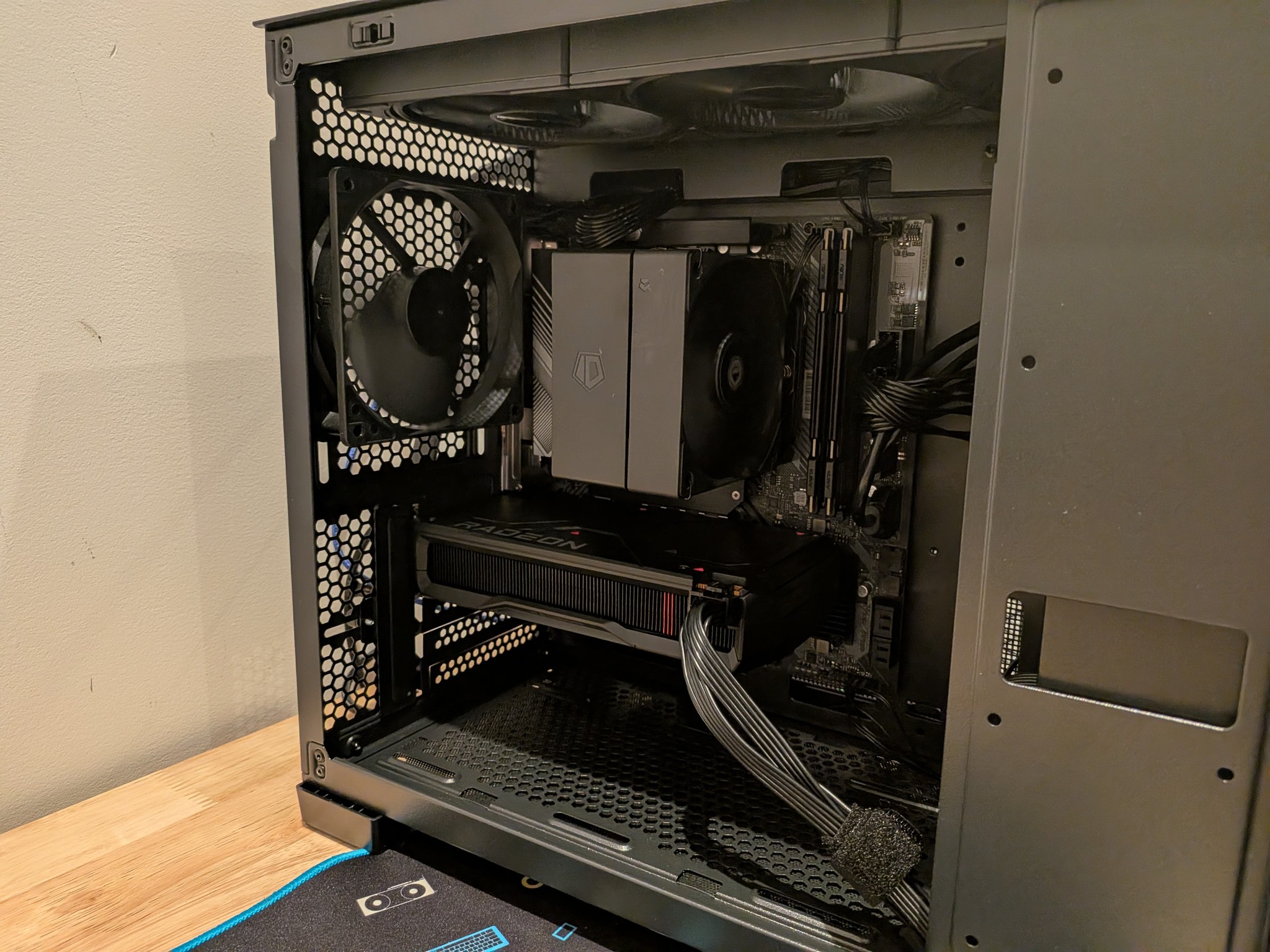 Blackout 7600 - Ryzen 5 7600, RX 7600, 32GB RAM, 1TB NVMe SSD, SteamOS