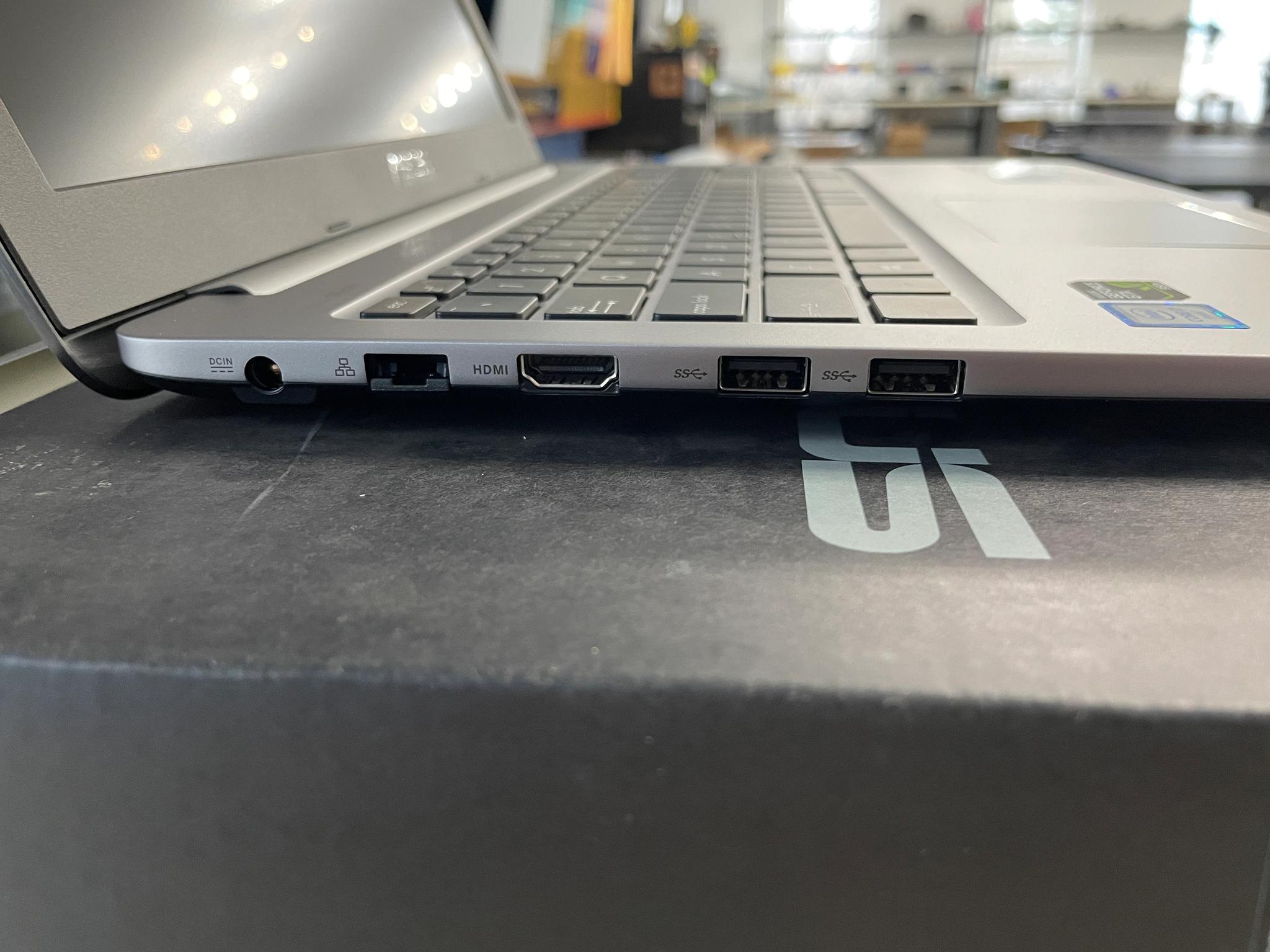 ASUS K501U Gaming Laptop - Core I7 NVIDIA GTX 950m Graphics