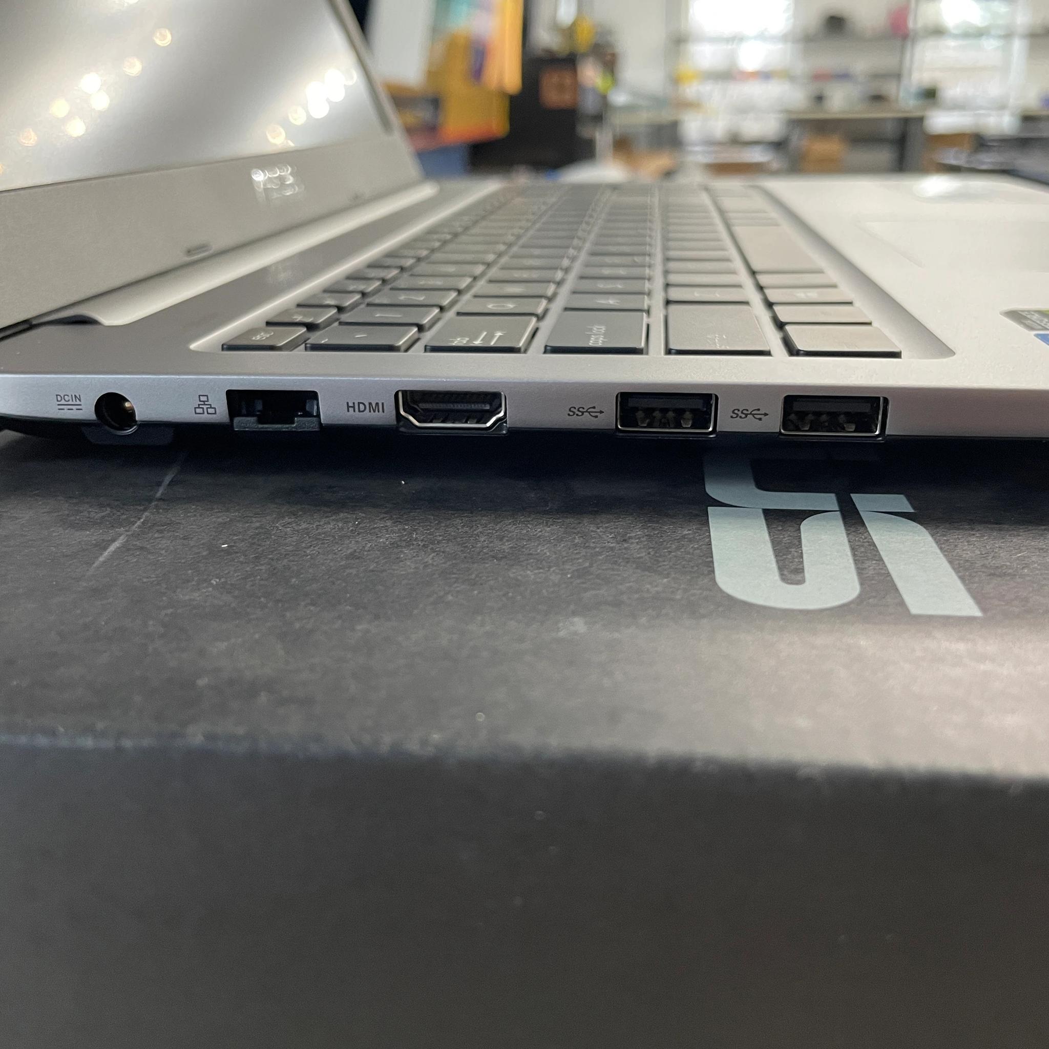 ASUS K501U Gaming Laptop - Core I7 NVIDIA GTX 950m Graphics