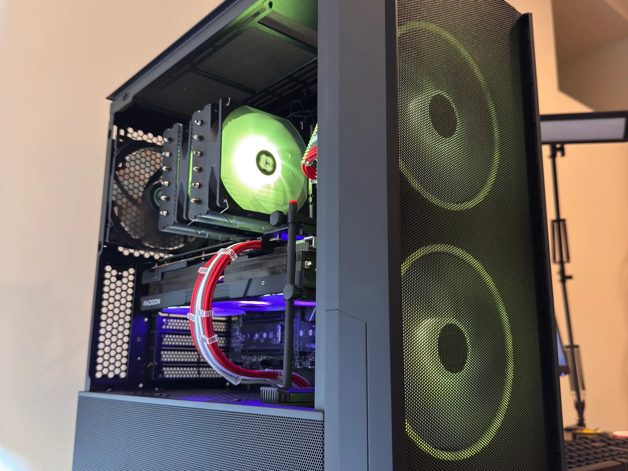 Top Of The Line AMD || RX 7900XTX 24 GB, i5-12600KF, 32 GB DDR4 RAM, 2 TB NVME SSD, WiFi, Windows 11