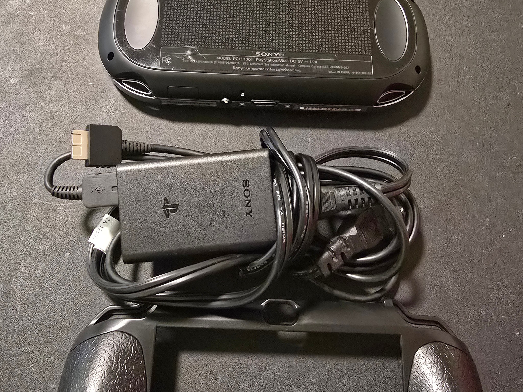 Sony PlayStation Vita (Custom Firmware) – 256GB – Bundle