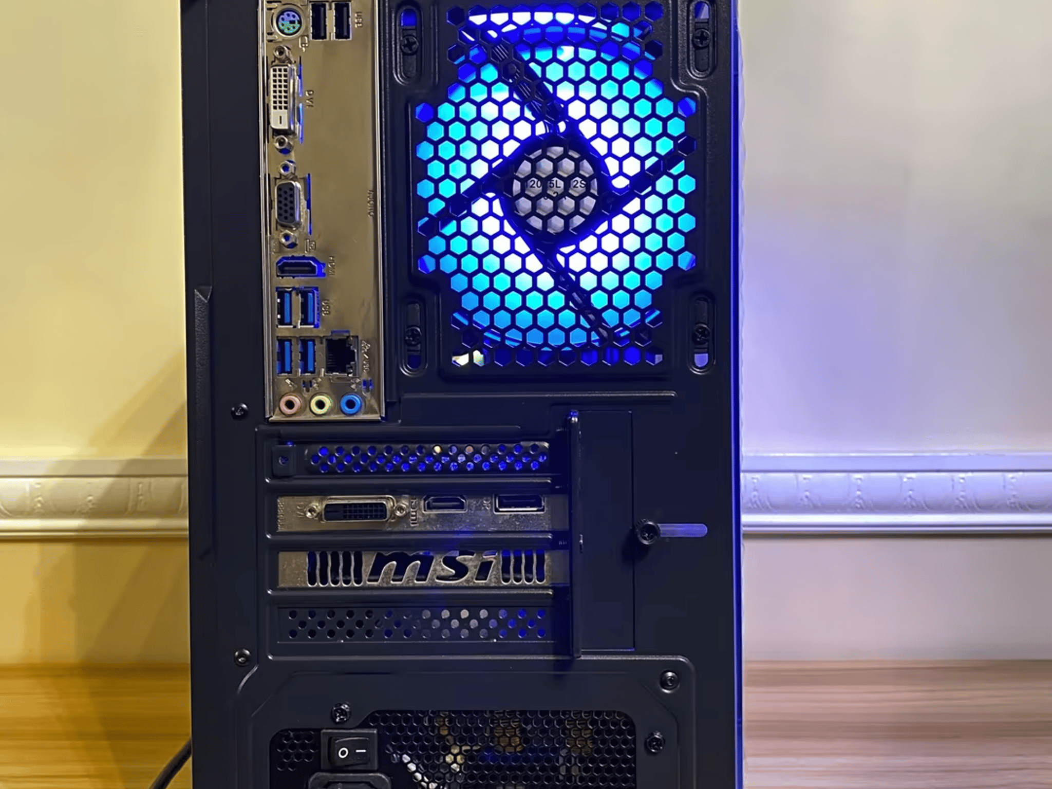 Budget Gaming PC with Ryzen 3 2300x and Rx560