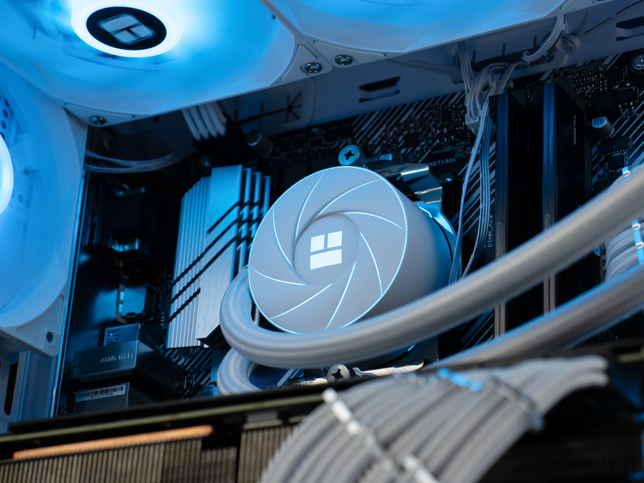 ❄️🧊💎- Whiteout 1440P Gaming PC | RTX 3080, Ryzen 7 5700X, 32GB RAM, 1TB NVMe SSD ❄️🧊💎