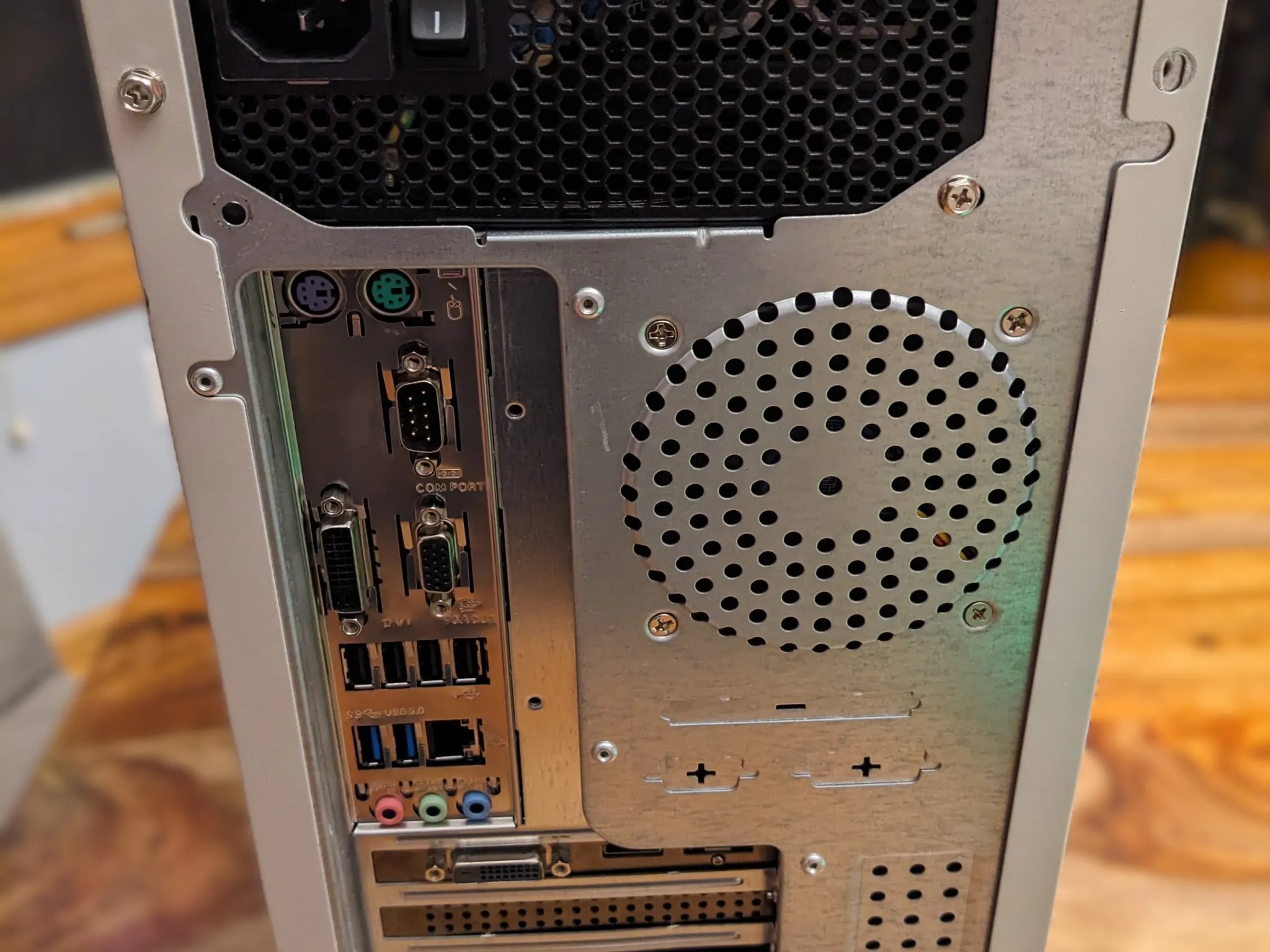 Sleeper's Dream | i7-7700 + 1660 Ti + 16GB RAM + 128GB SSD +1TB HD | DVD-RW | Win 10 | Retro Case