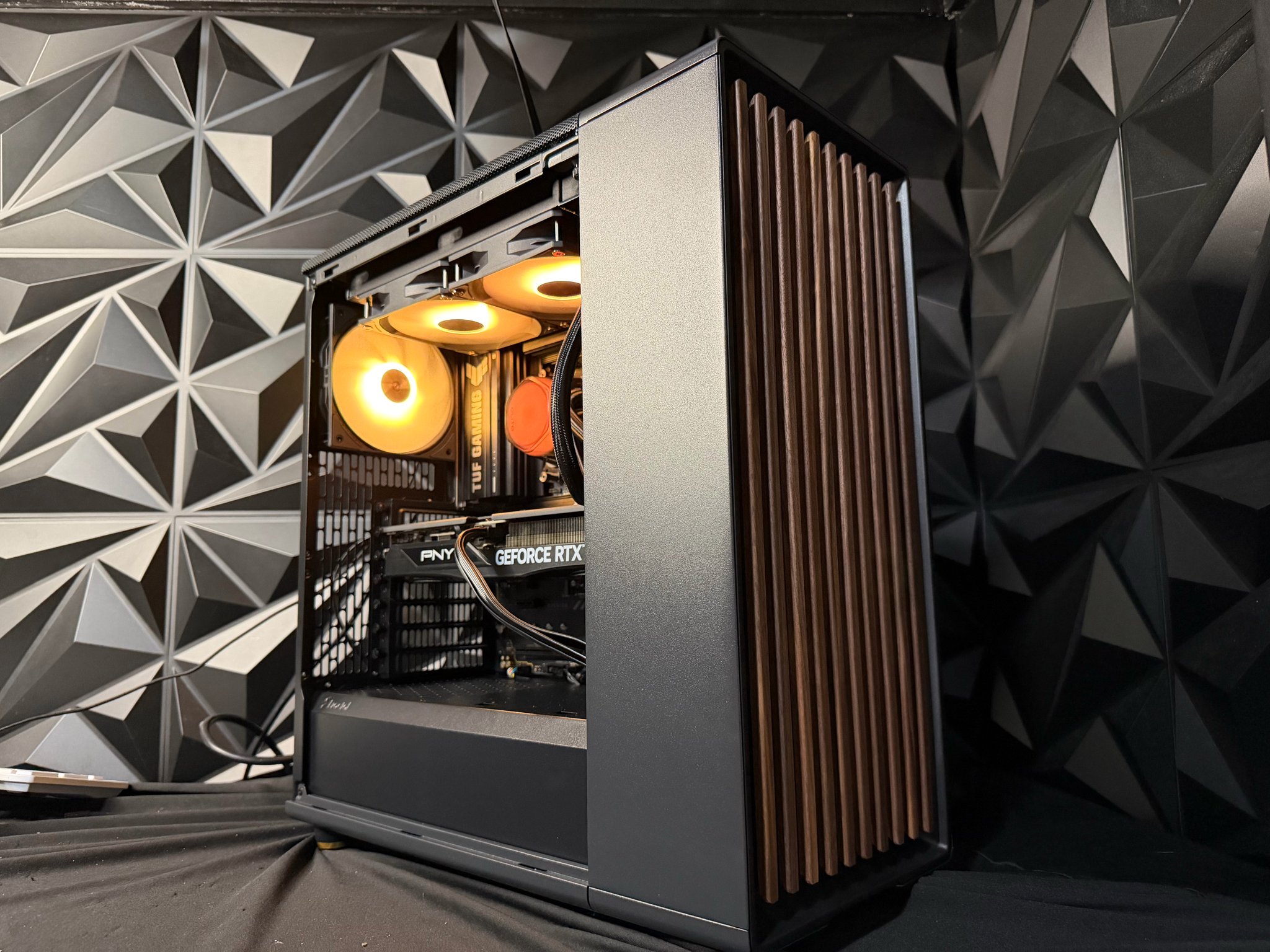 🌑🌲 Dark Oak 7670 🌑🌲 Ryzen 5 7600X3D | RTX 5070| 32 GB DDR5| 2 TB NVMe| 750 W PSU