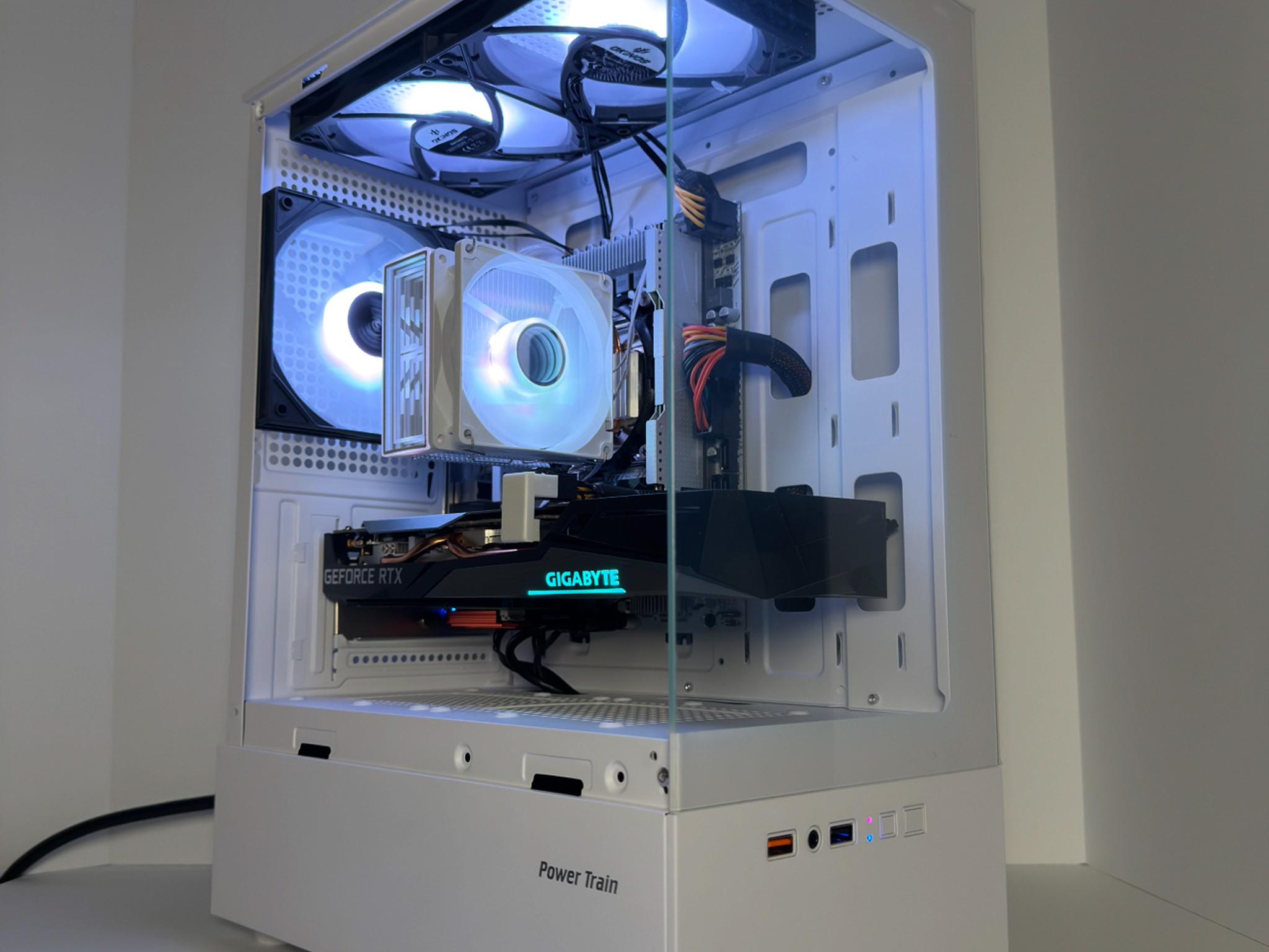 ❄️FUTURE FROST❄️ 1080p | RTX 3050 8GB | 10 CORE INTEL | 16GB DDR4 | 1TB M.2