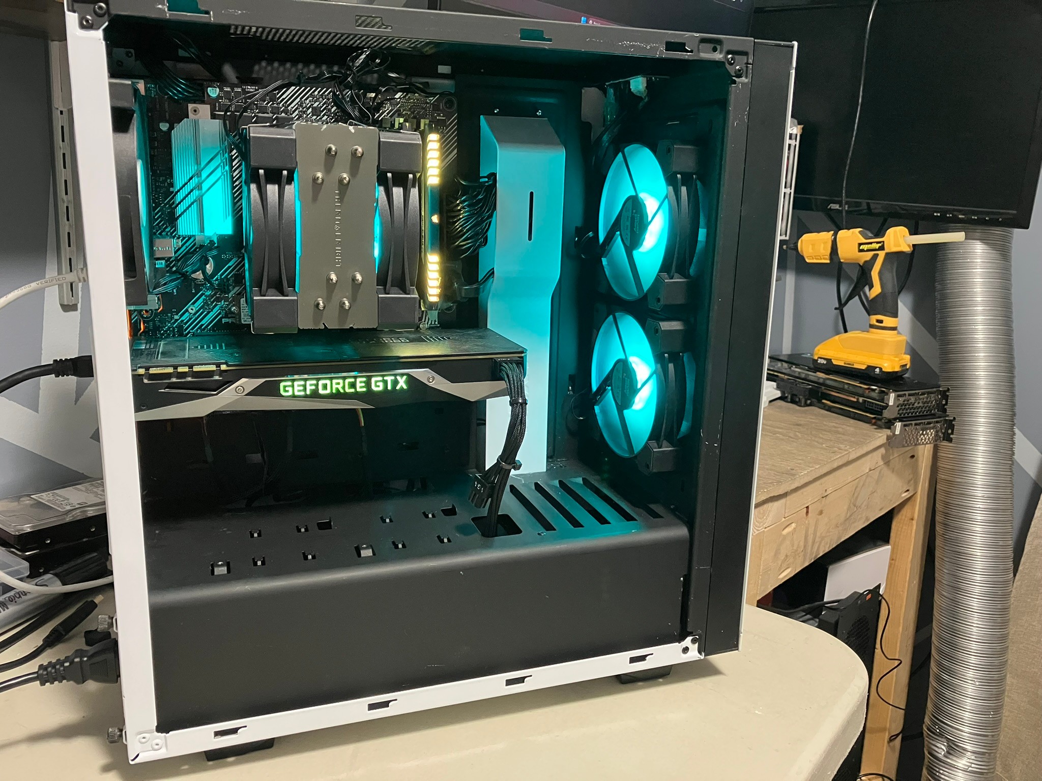 AMD Ryzen 3500x | GTX 1080 FE | 16 GB Ram | 1 TB NVME M.2 SSD | 750W Modular PSU | Win 11 Pro | ARGB