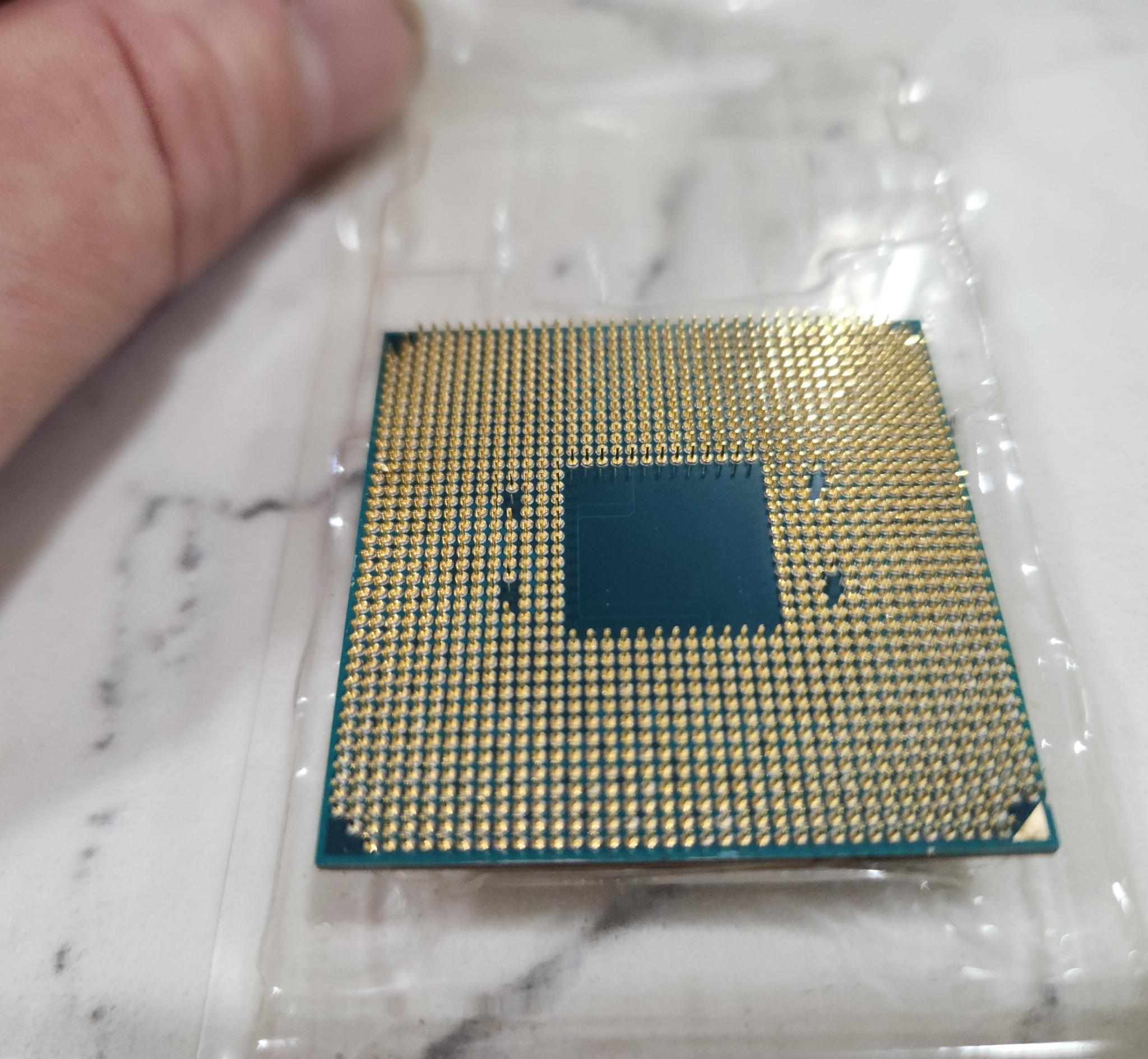 AMD ATHLON 200GE