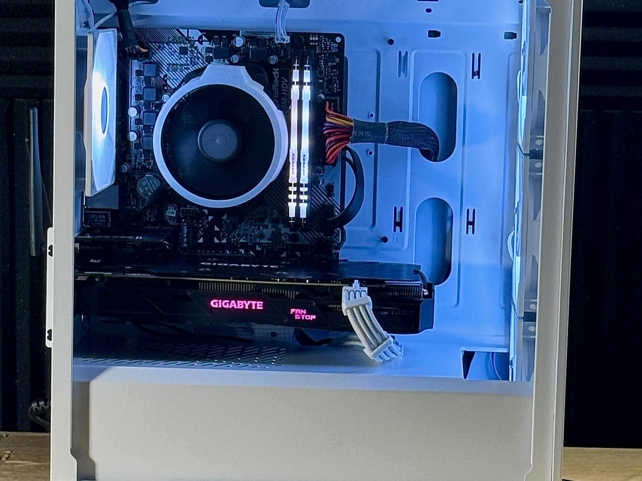 🔥⚪️ Starter Gaming PC | GTX 1060 6GB | Ryzen 3 2300X | 16GB DDR4 | 500GB SATA SSD | WIFI + BT
