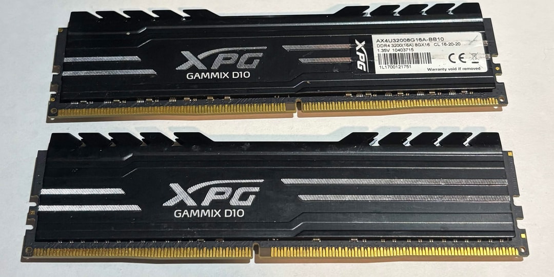 XPG Gammix D10 16GB (2x8GB) DDR4 3200MHz CL16 Gaming Memory Kit