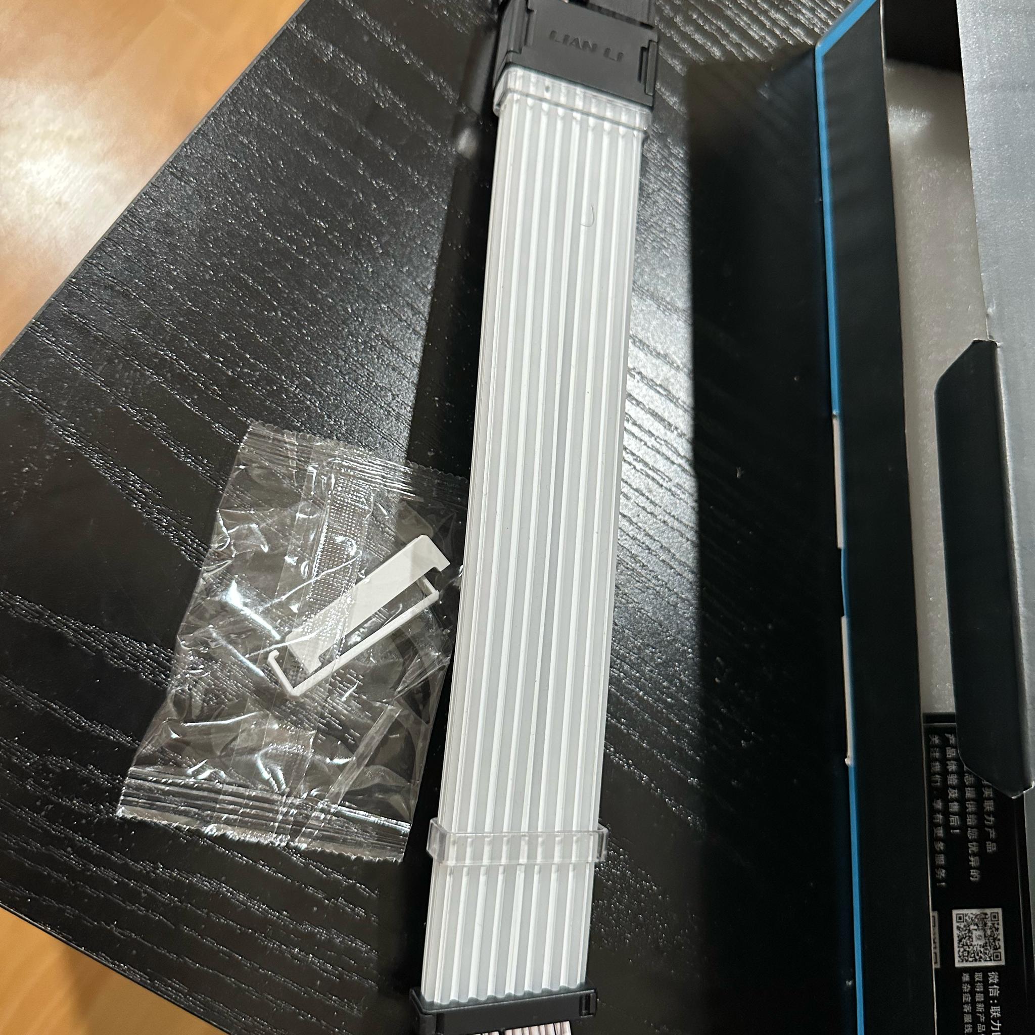 Lian Li Strimer CPU 2x8-PIN