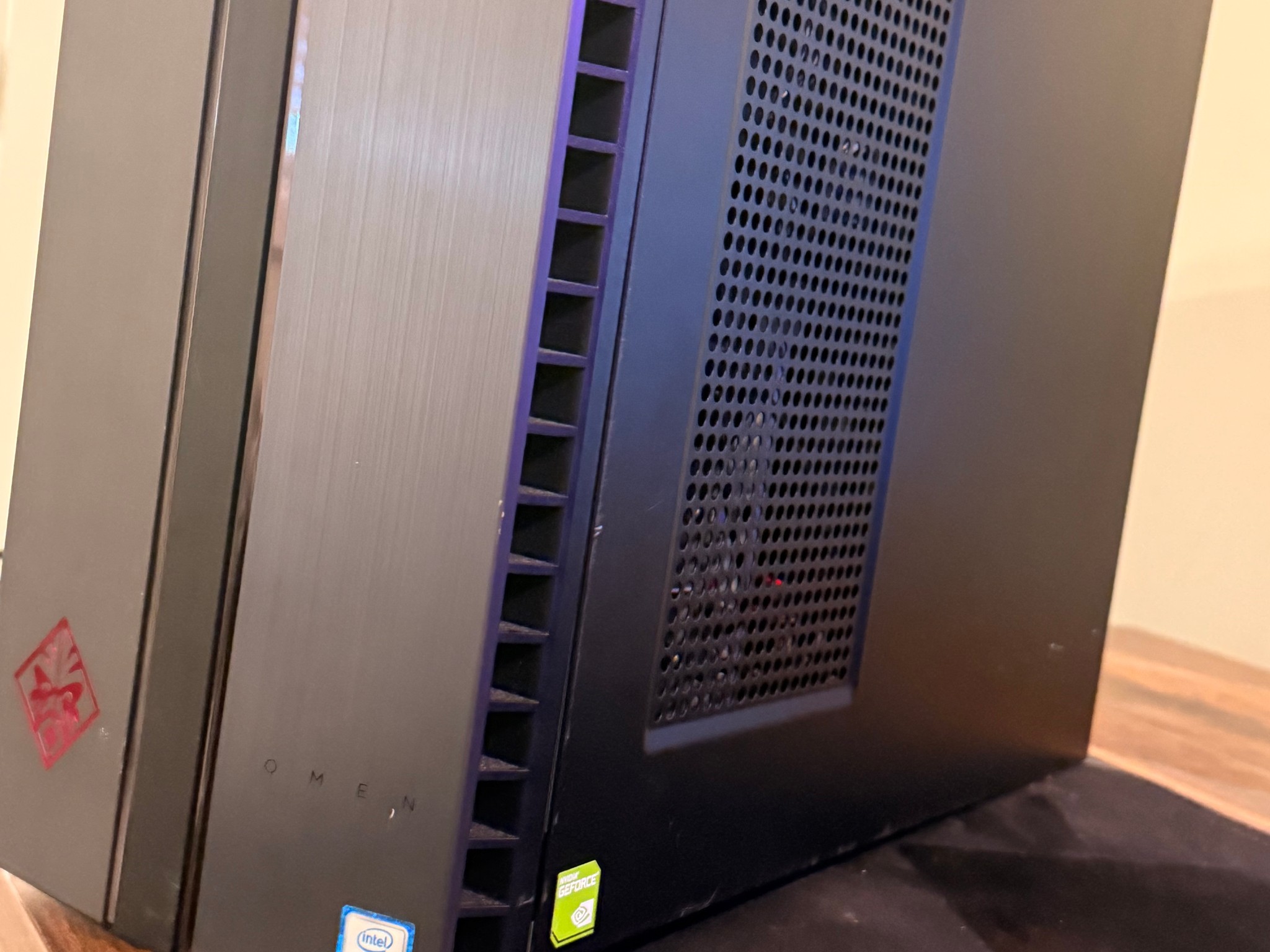 1080p Gaming PC with GTX 1080 16 GB of DDR4 i7-6700k 256 GB SSD 2 TB HDD small dent On PC case