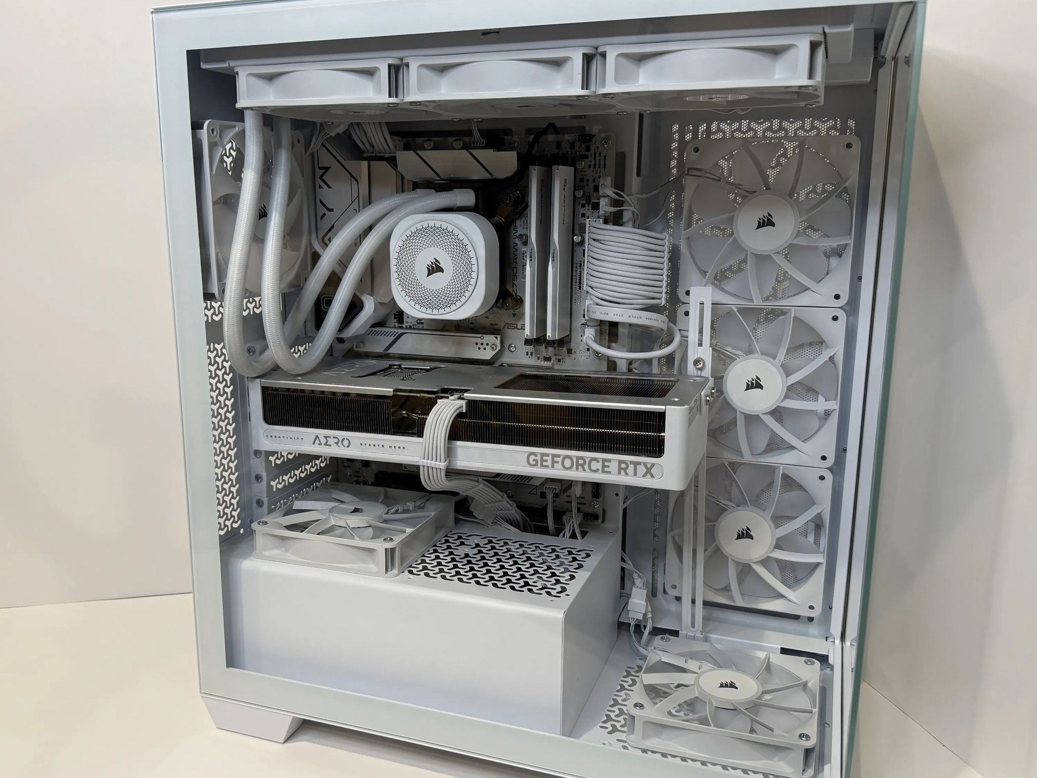 RTX 5070 Gaming PC| i7-12700K | 32 GB RAM| 1 TB M.2 storage|1440p/ 4K ultra
