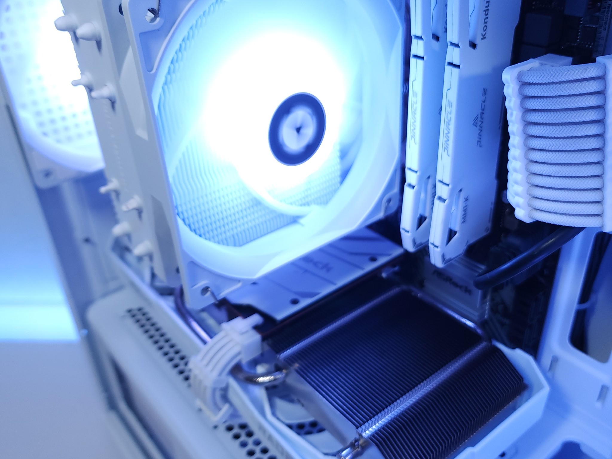 🤍White Custom Build To Order [ Ryzen 5 5500 | RX 6600 ]