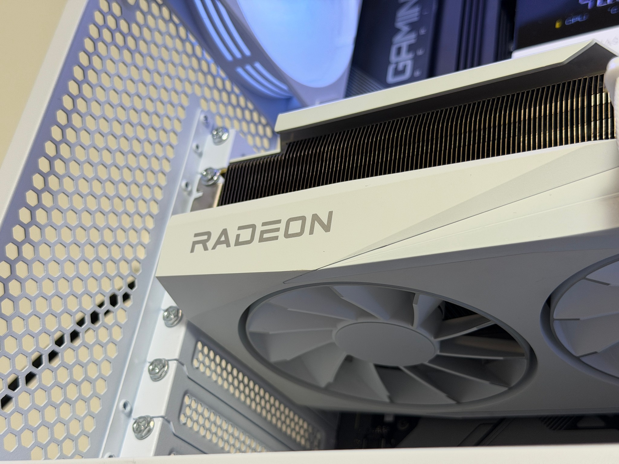 ⚪ RX 9070 XT RYZEN 7 X3d WHITE GAMING PC ⚪ | RYZEN 7 7800X3D | 32GB DDR5 | 2TB SSD