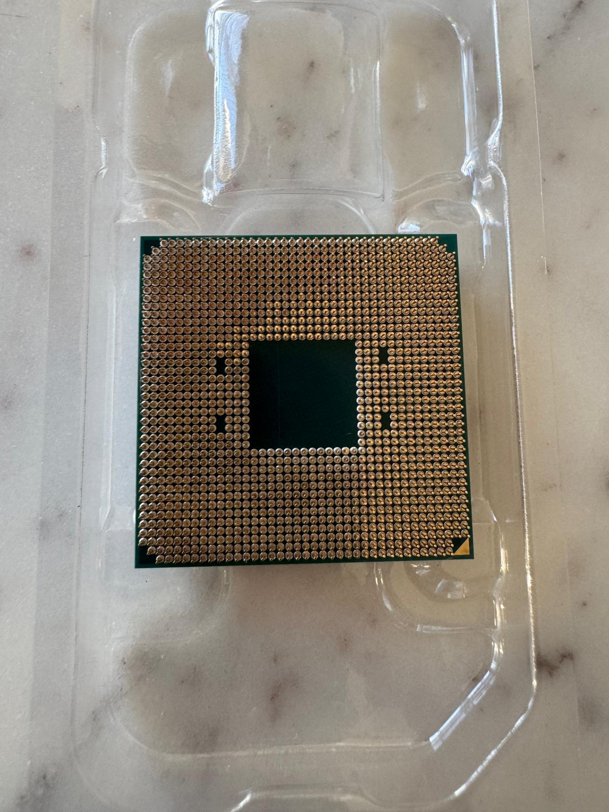 New AMD RYZEN 7 3700x and Wraith Prism RGB Cooler