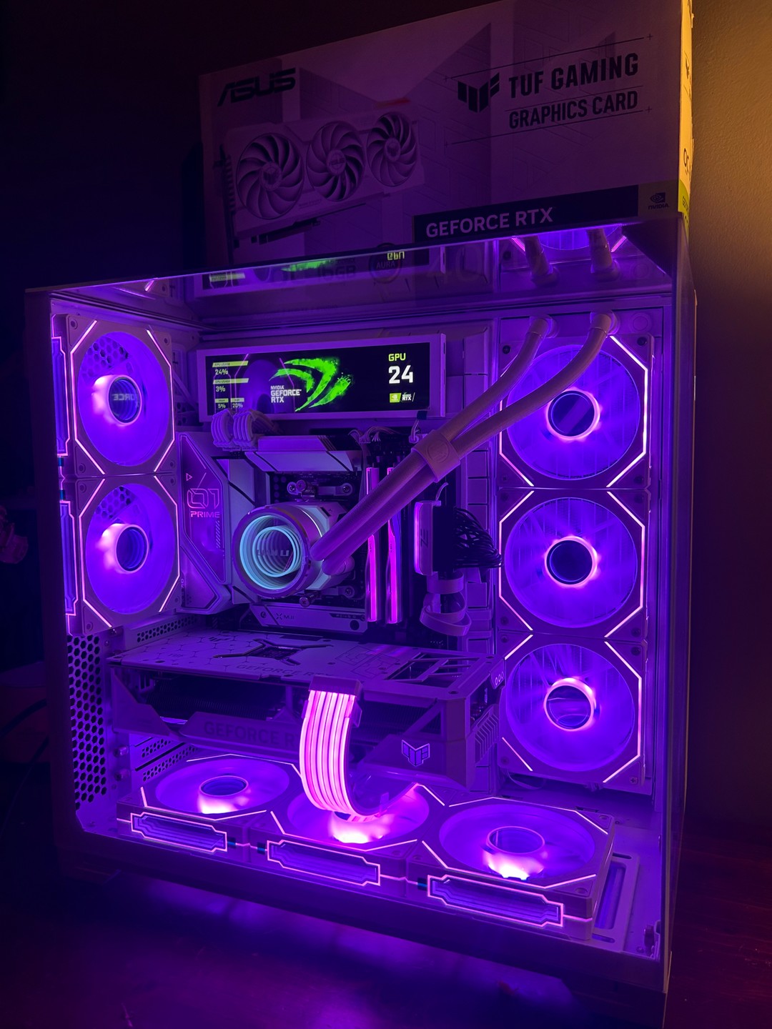 4070 ti super, 7900x, 32GB ram, 2TB Nvme, lian li all white pc