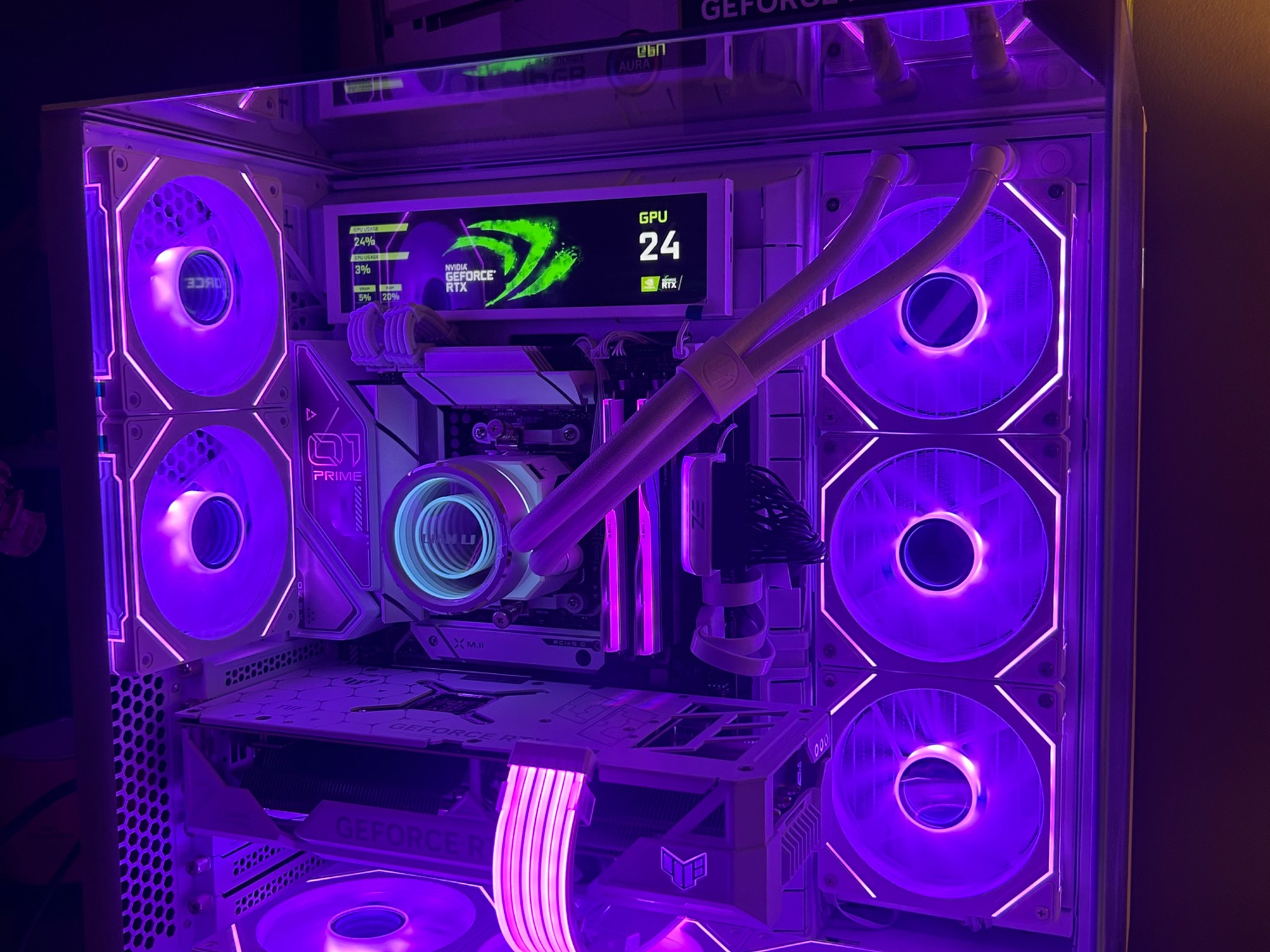 * 		4070 ti super, 7900x, 32GB ram, 2TB Nvme, lian li all white pc build