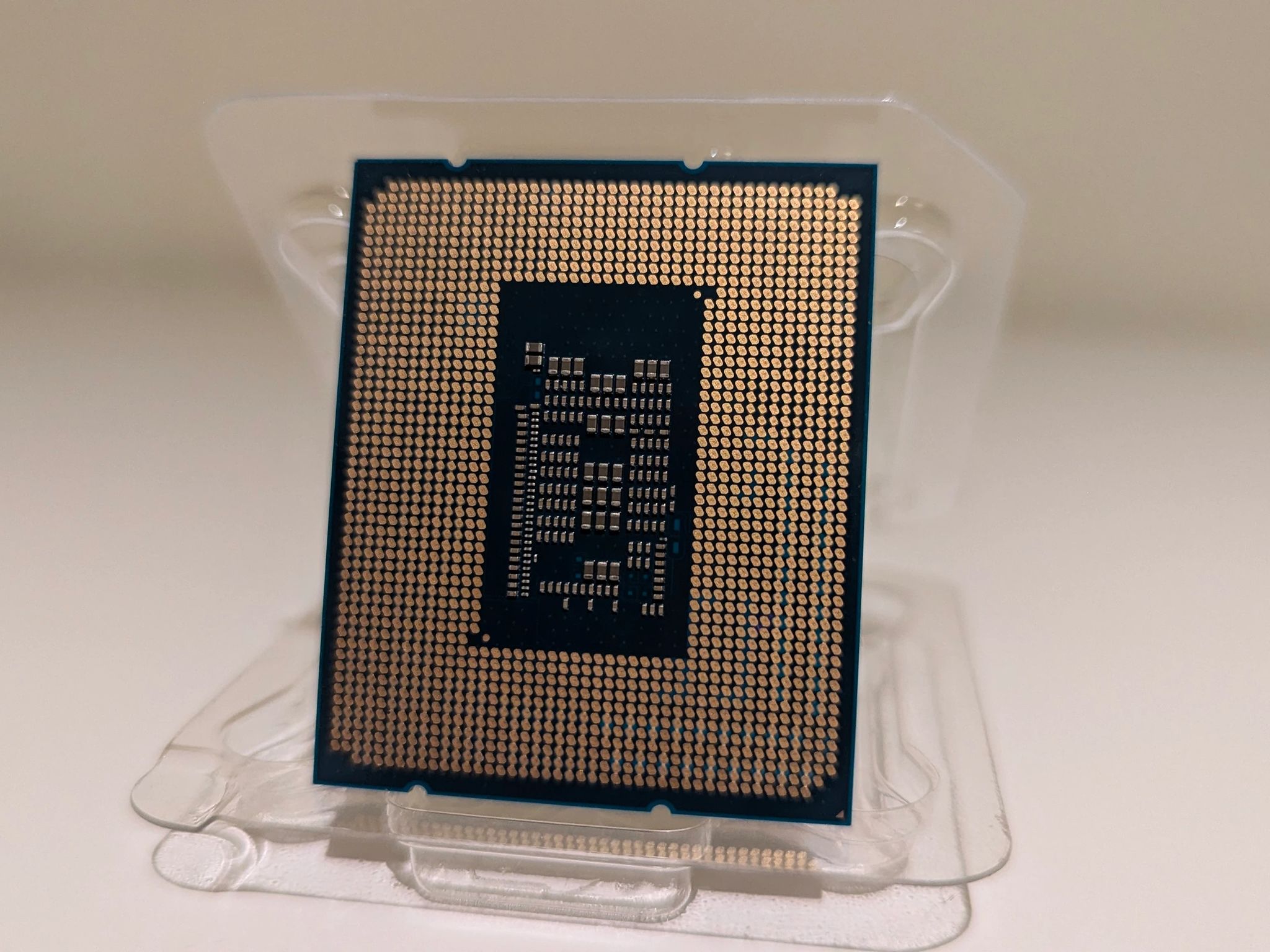 Intel Core i3-12100