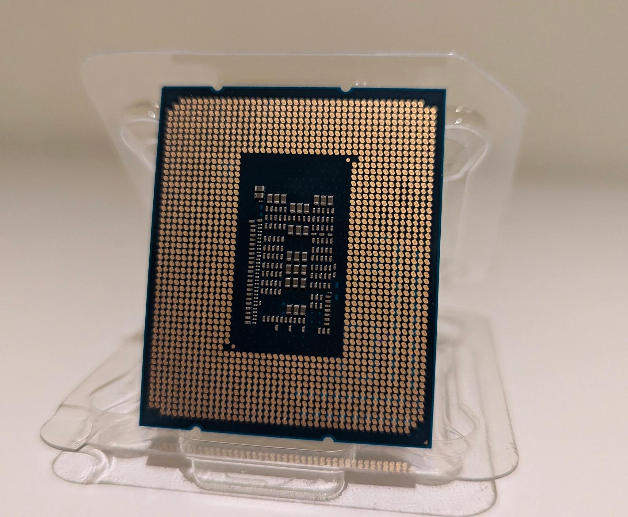 Intel Core i3-12100