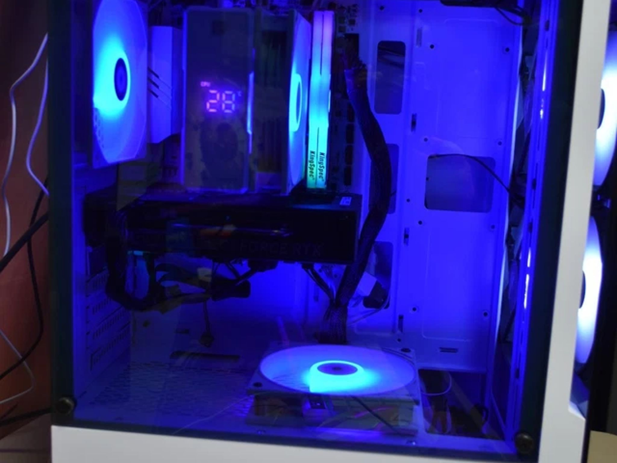 Ryzen 5 5500 RTX 5050 8GB 32 GB of RGB ram 1 TB NVME Speakers Keyboard & Mouse
