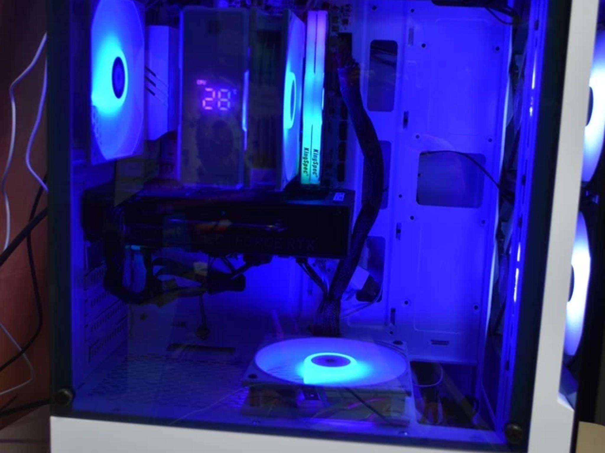 Ryzen 5 5500 RTX 5050 8GB 32 GB of RGB ram 1 TB NVME Speakers Keyboard & Mouse