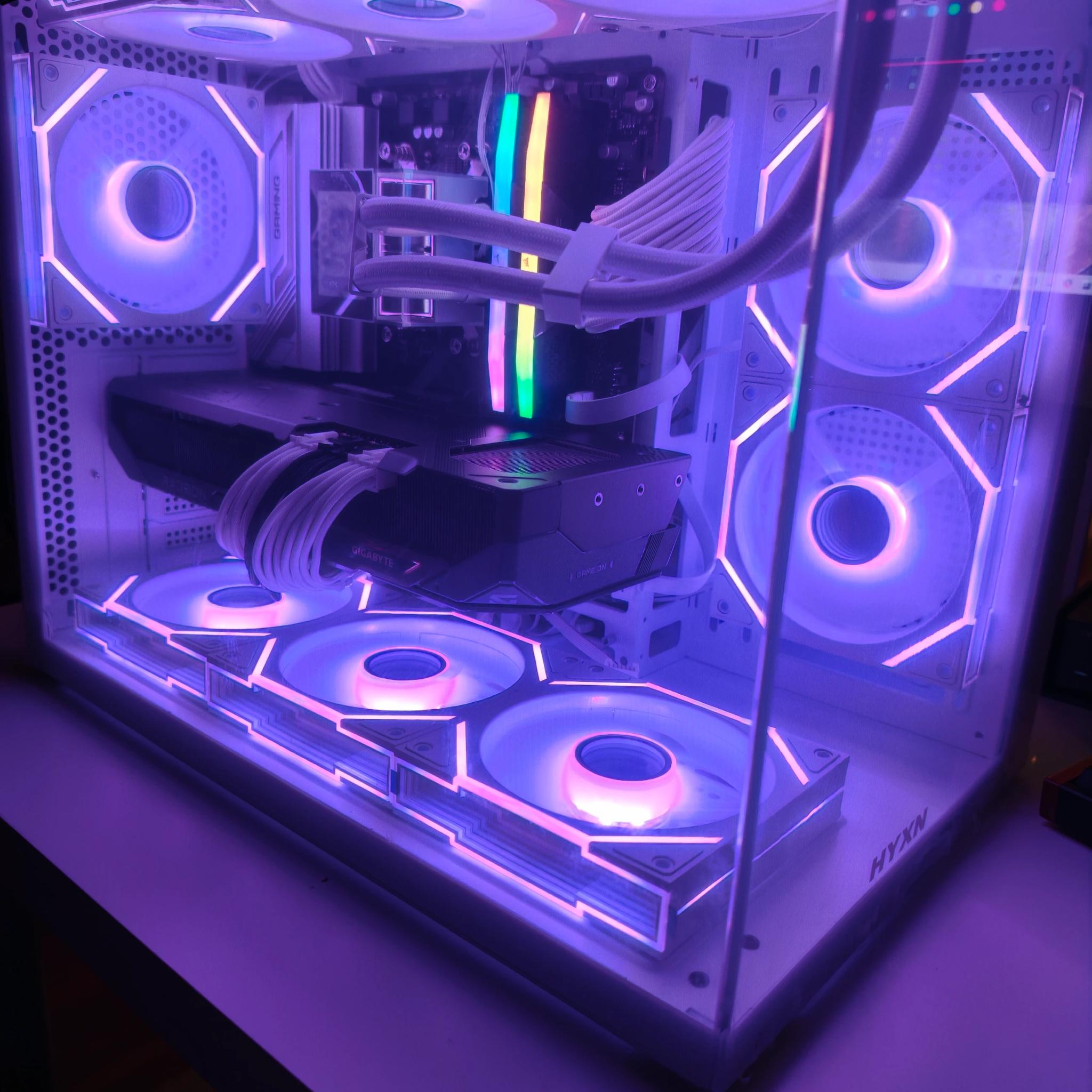 White 4K Gaming/Productivity Custom PC Radeon RX 9070 XT - Ryzen 9 7900X, 32GB RAM Scrren+Mirror Fan
