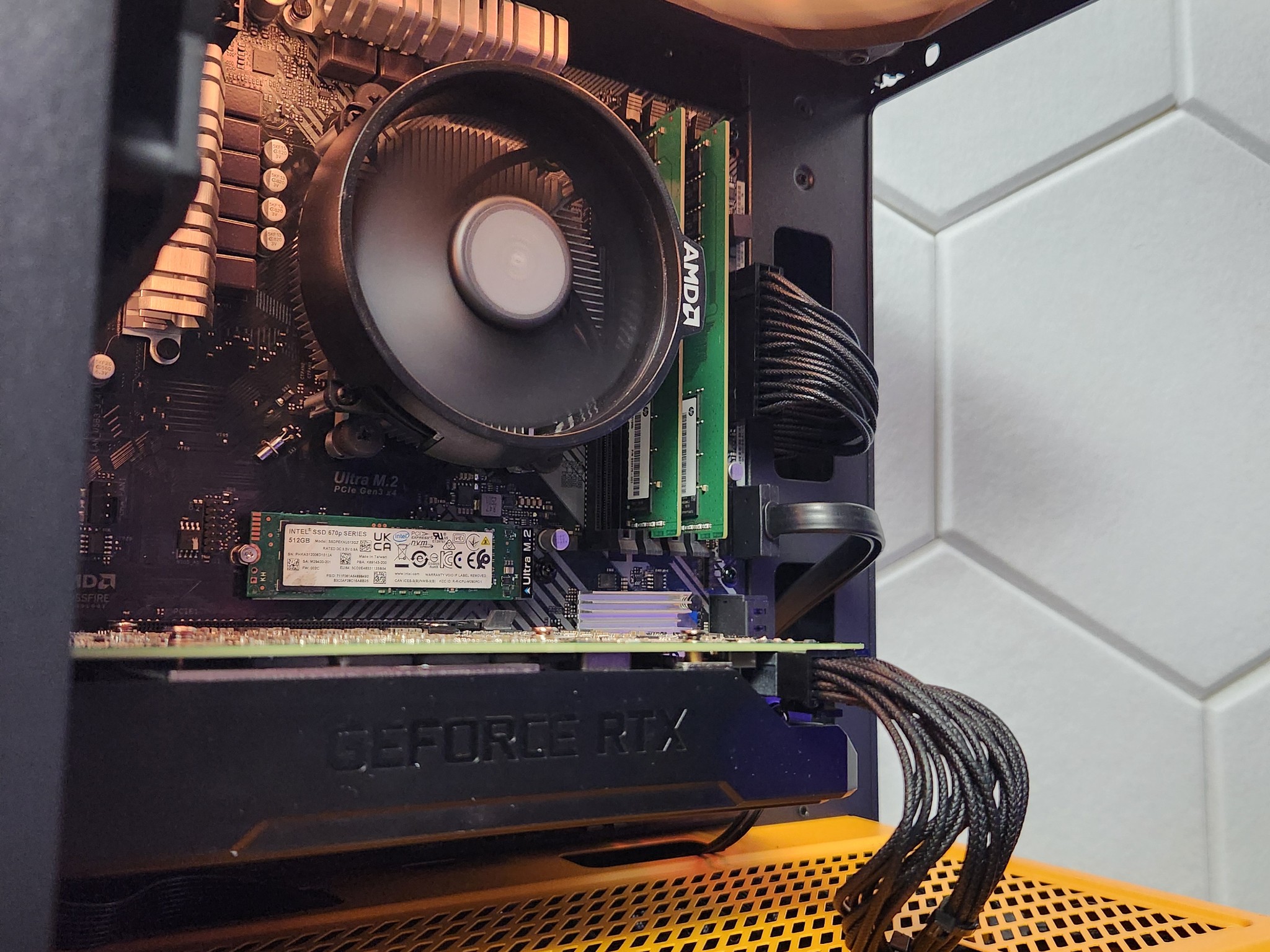RTX 2060 6GB | Ryzen 5 3600 | 16GB DDR4 | 512GB SSD | WIFI+BT | Windows 11 "Canary"