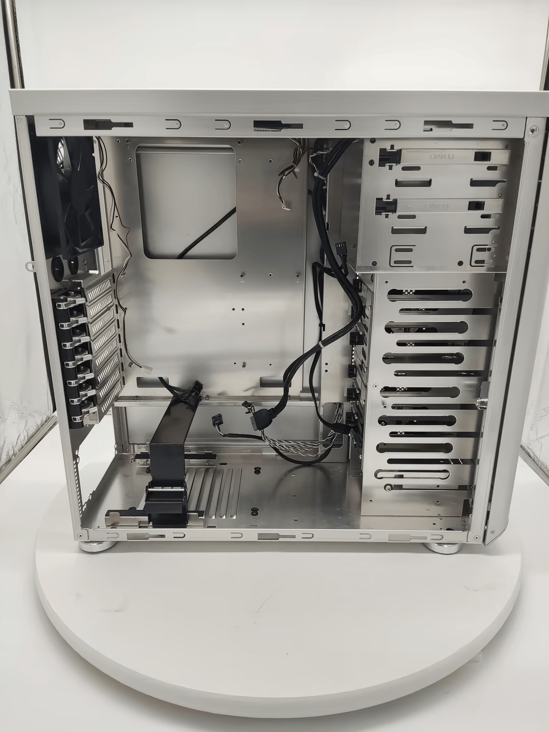 Lian Li PC-Z60 Mid Tower Chassis with 6x SATA Hot Swap Bays