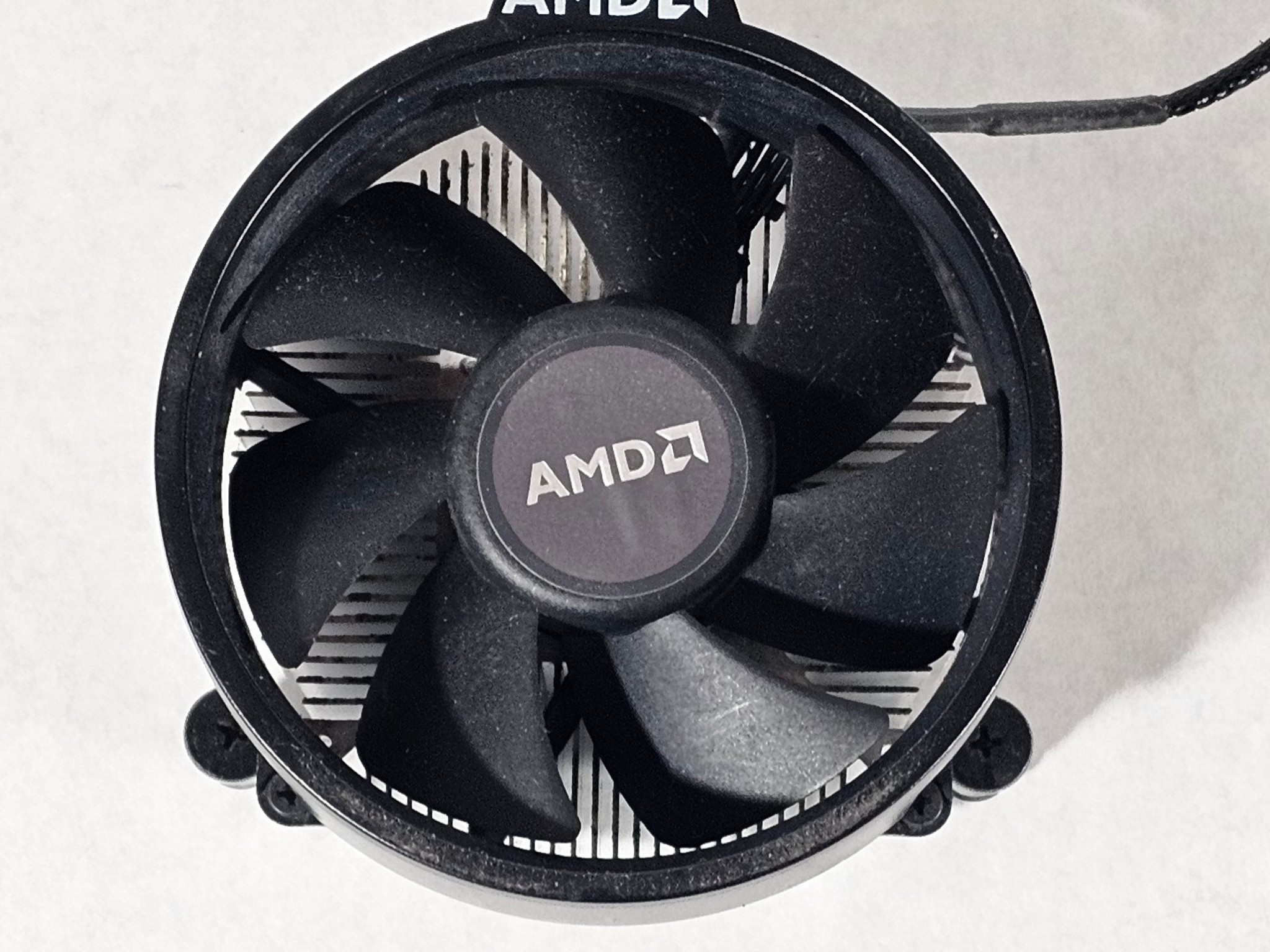 AMD Wraith 328 Stealth Ryzen Heatsink/Fan AM4 CPU Cooler