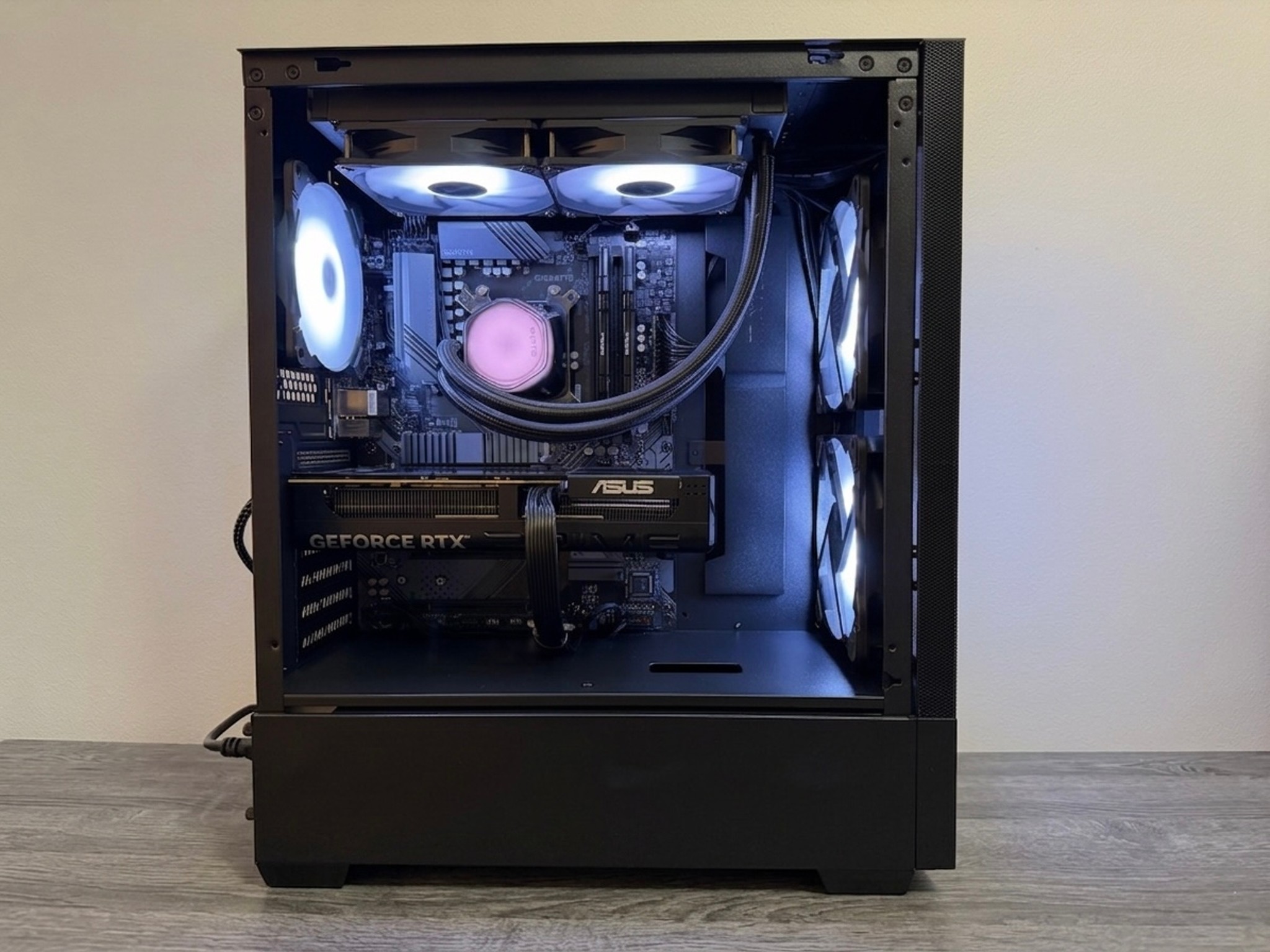 RTX 5050 8GB OC • RYZEN 5 5500 • B550 WIFI • 16GB DDR4 • 512GB SSD • 240MM AIO NEW CUSTOM GAMING PC