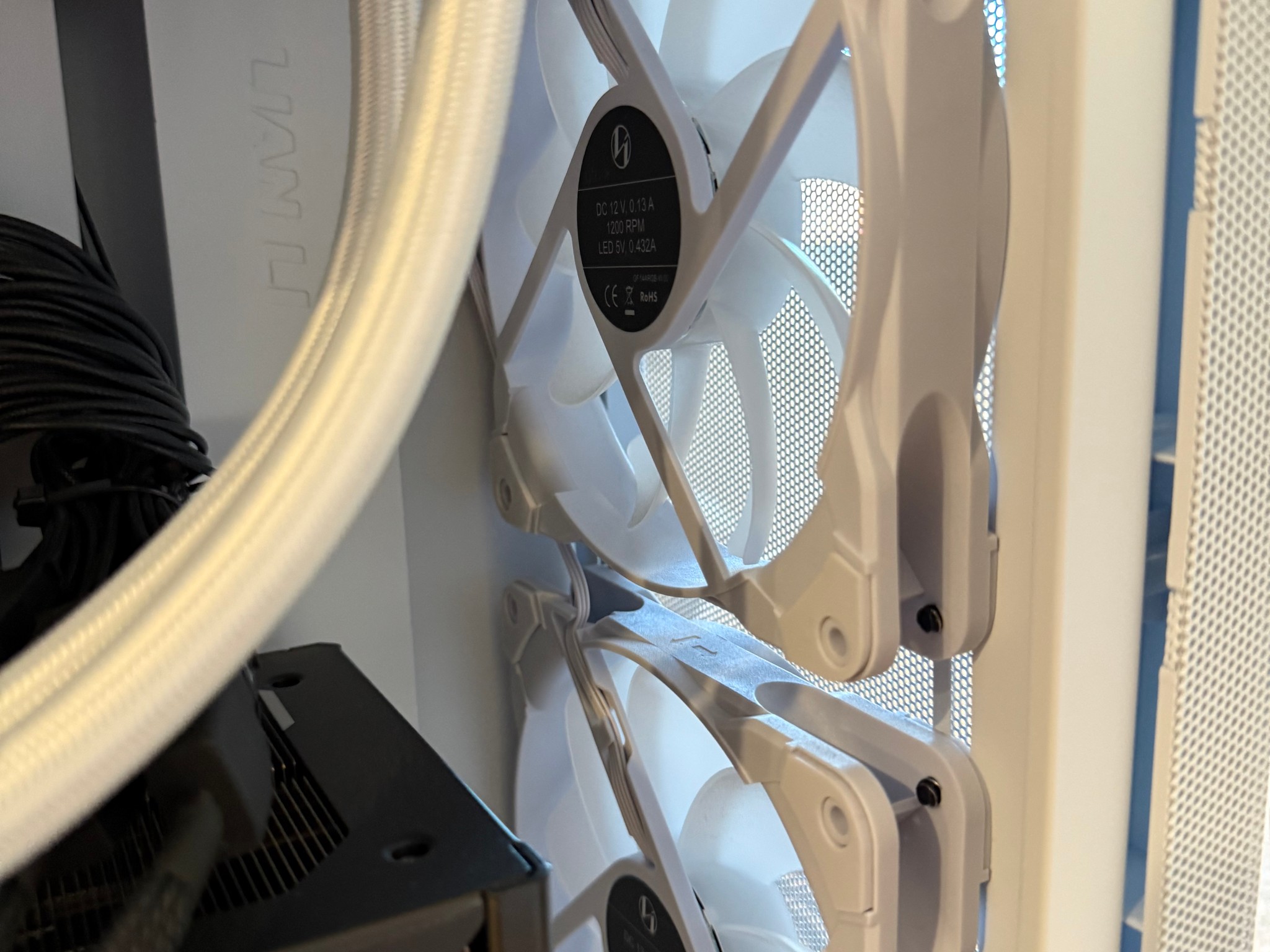 RTX 5080 (16GB) | Ryzen 7 9800X3D | 32GB DDR5 | 4TB NVMe SSD