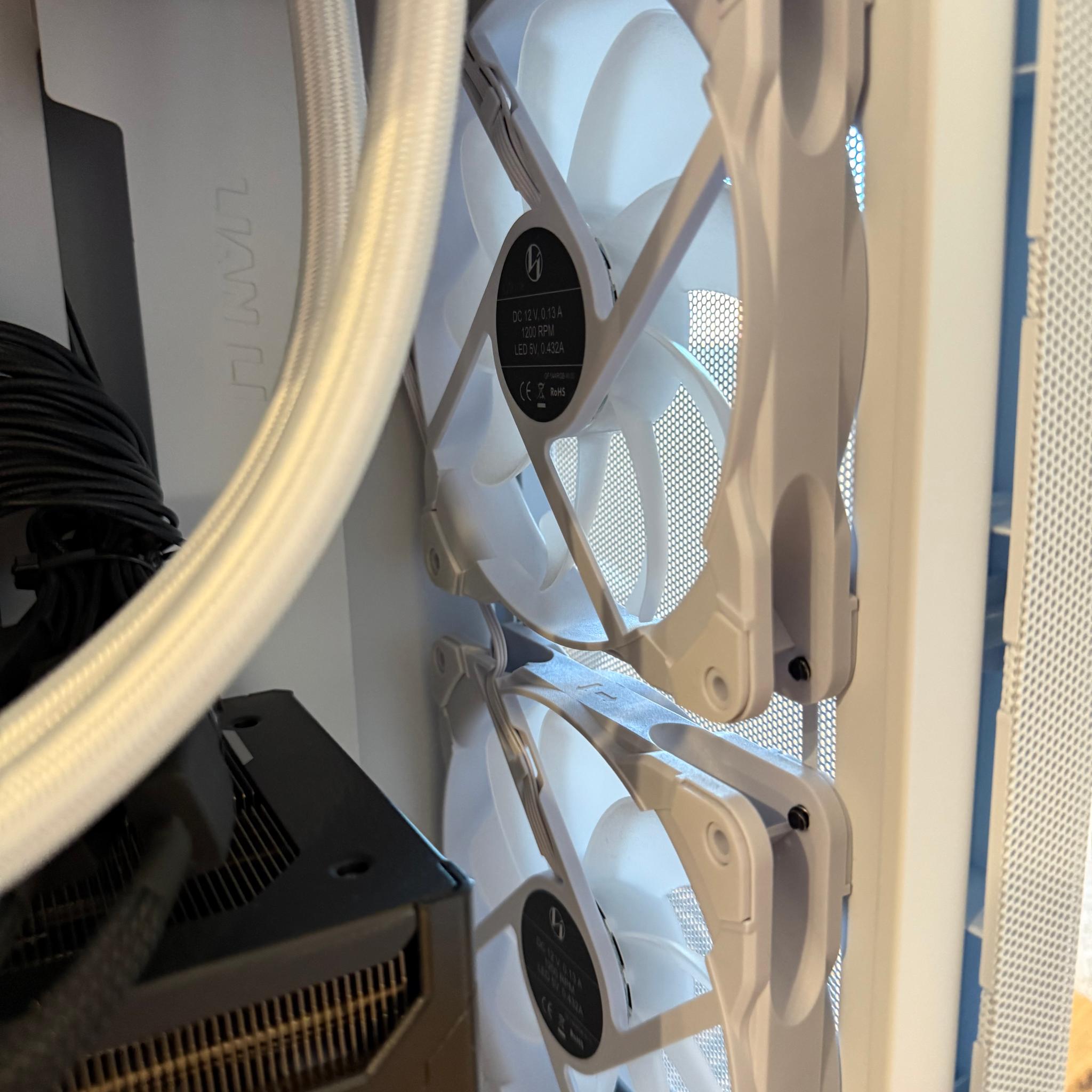 RTX 5080 (16GB) | Ryzen 7 9800X3D | 32GB DDR5 | 4TB NVMe SSD