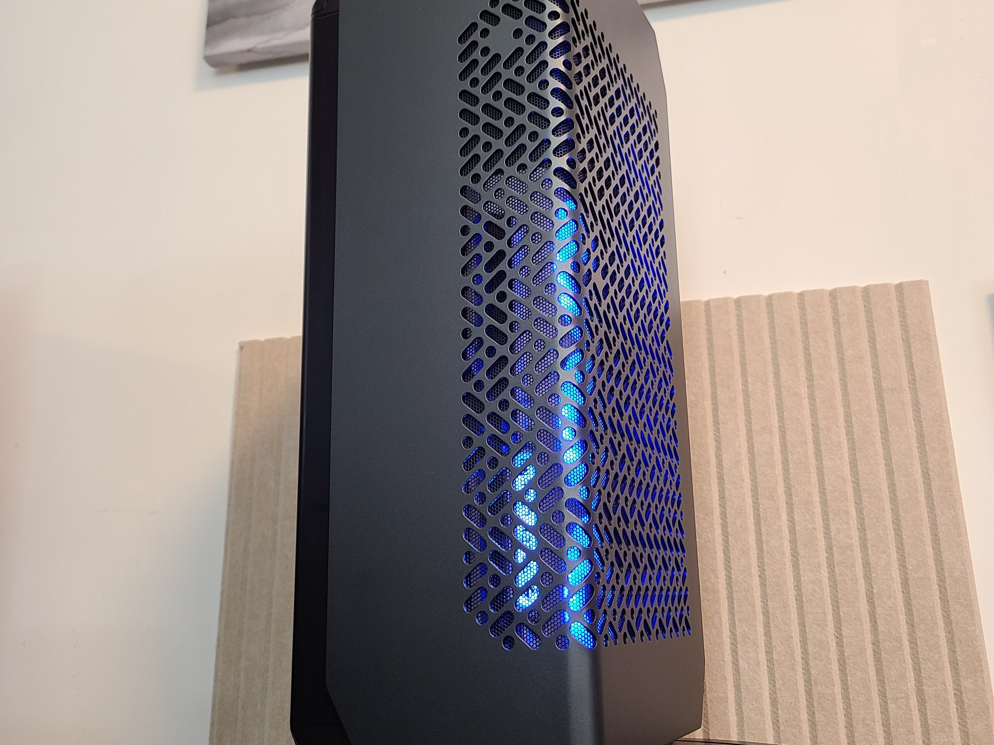 AMD Ryzen 5700X3D-AsRock Steel Legend ARC B580 12GB GPU-MSI B550i