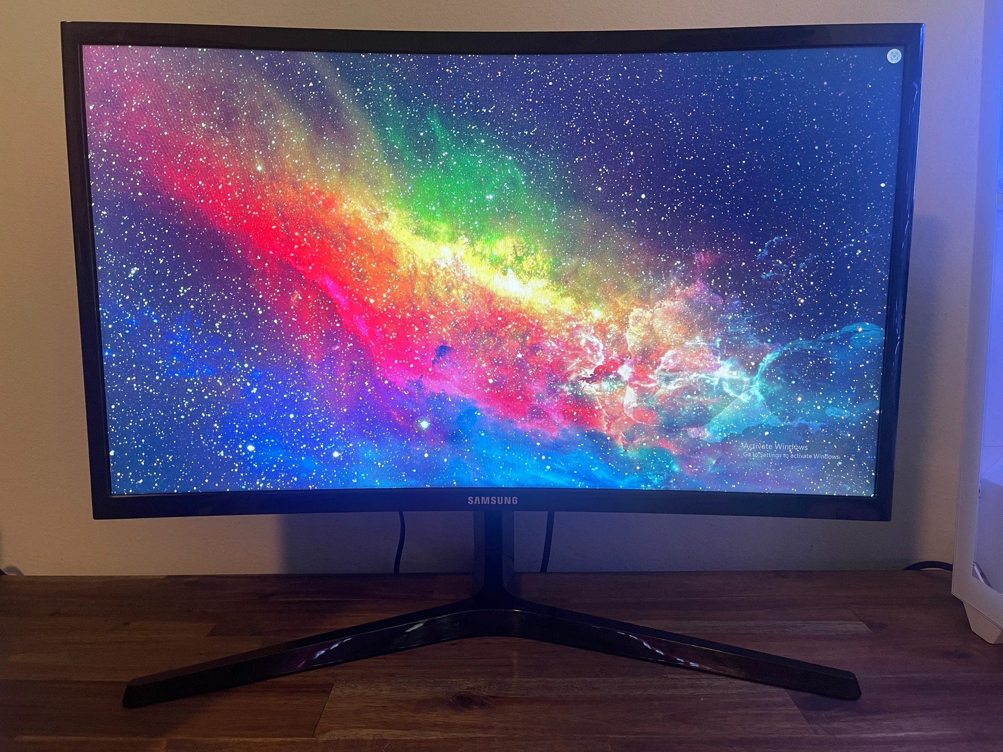 SAMSUNG 24" Curved 1080p Monitor
