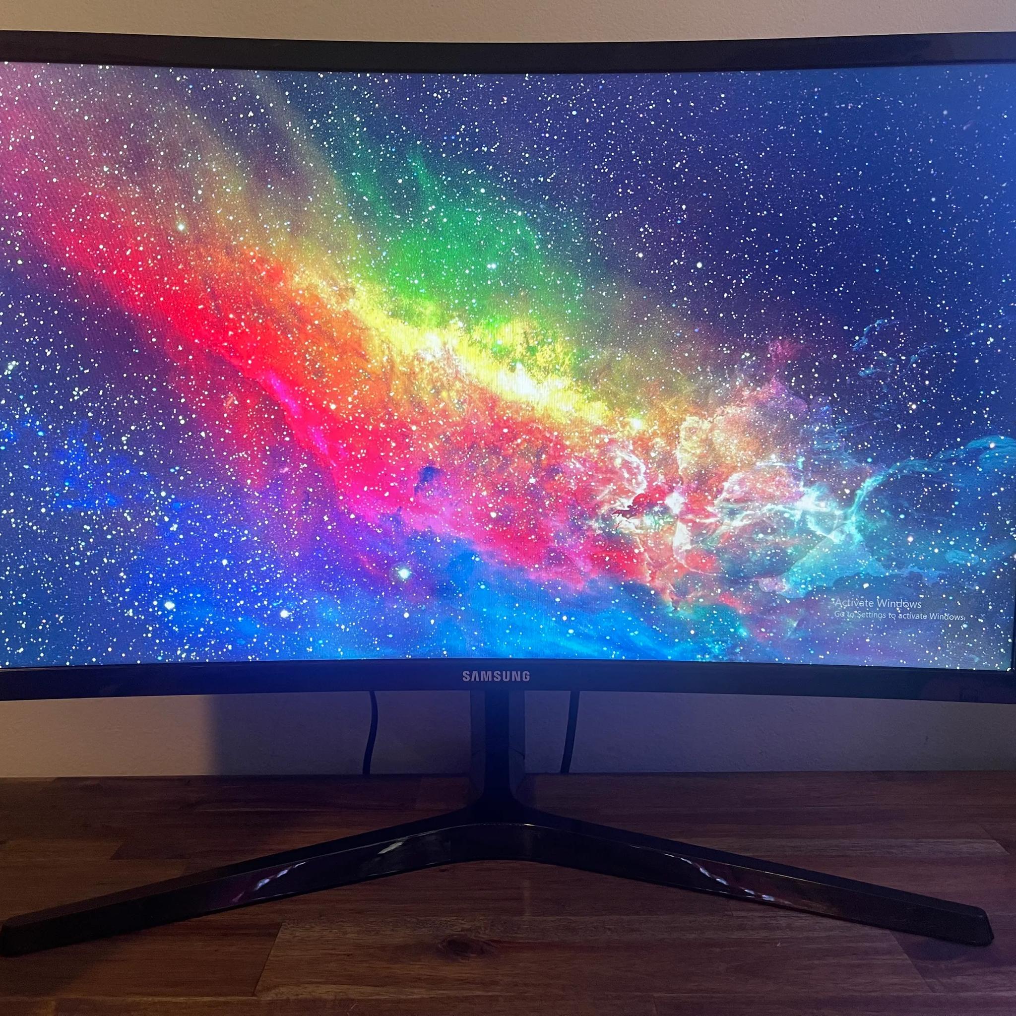 SAMSUNG 24" Curved 1080p Monitor