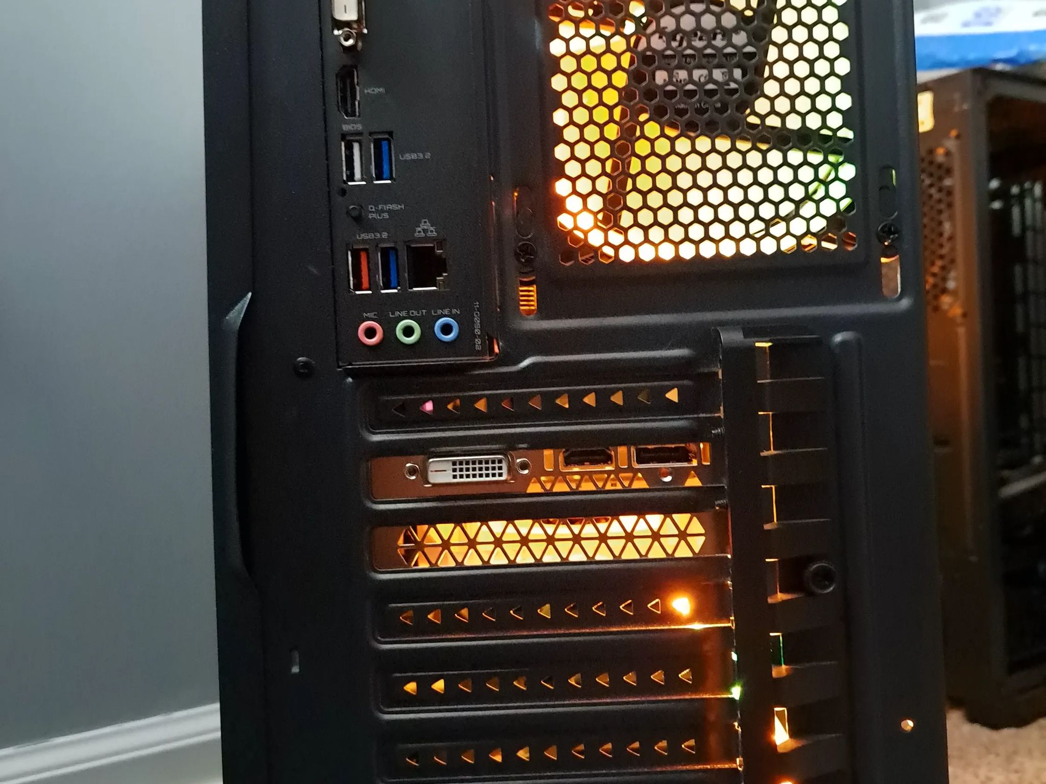 Ryzen 7 3700X - 32GB RAM - 1TB NVMe SSD