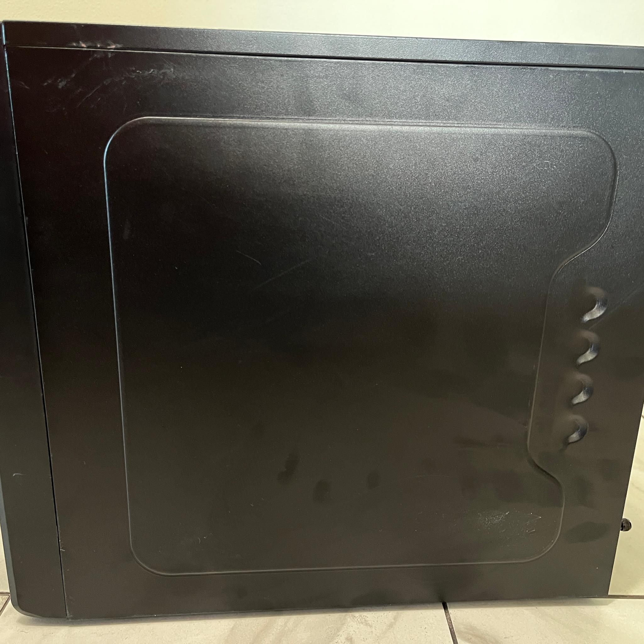 NVIDIA RTX 3060 Ti, Intel Core i5-9400f, 16GB RAM, 512GB SSD - Sleeper Gaming PC w/ Wi-Fi & BT