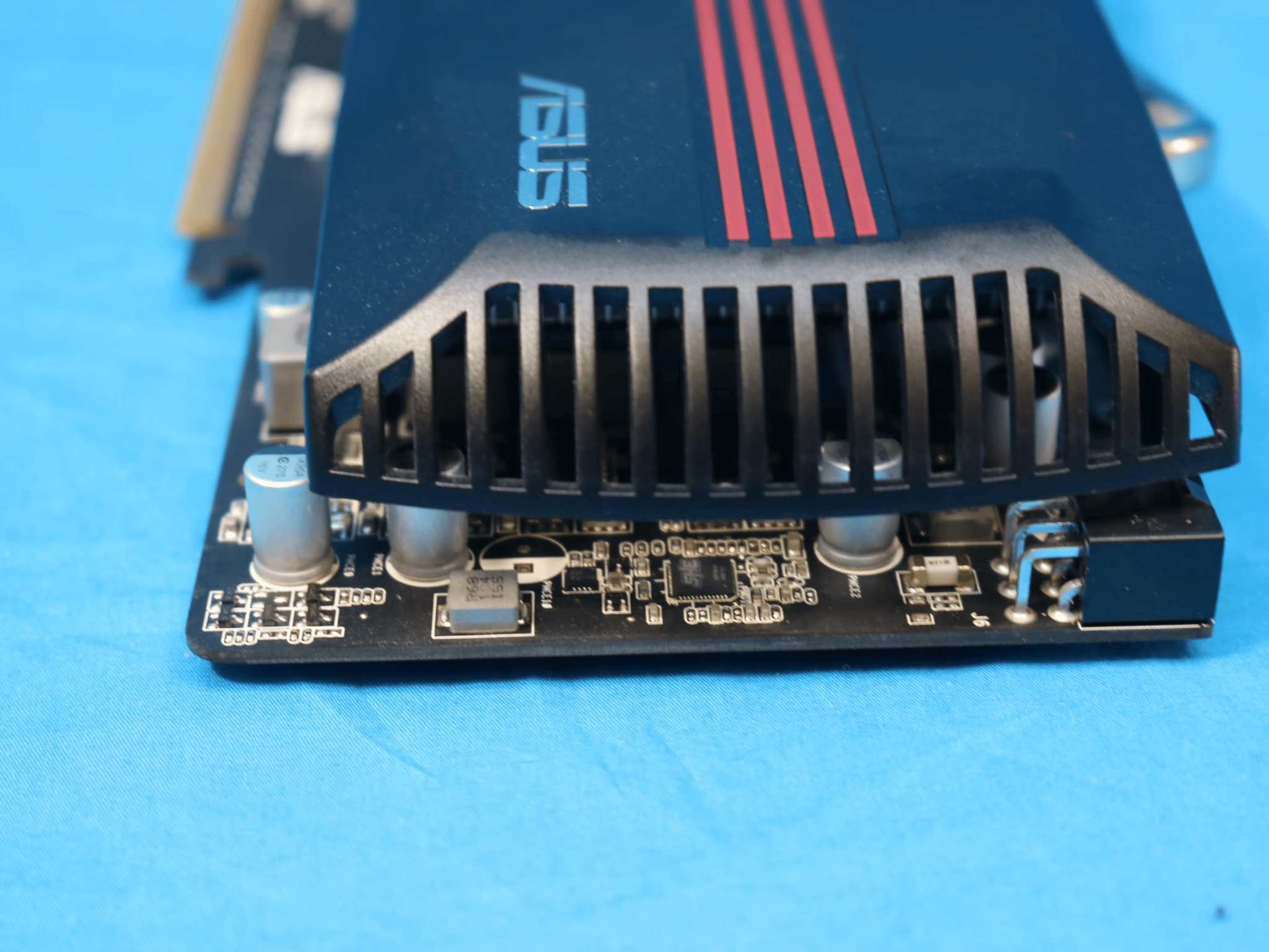 ASUS NVIDIA GeForce GTX 550 Ti 1GB GDDR5 PCIe 2.0 x16 Desktop GPU ENGTX550 Ti DC/DI/1GD5