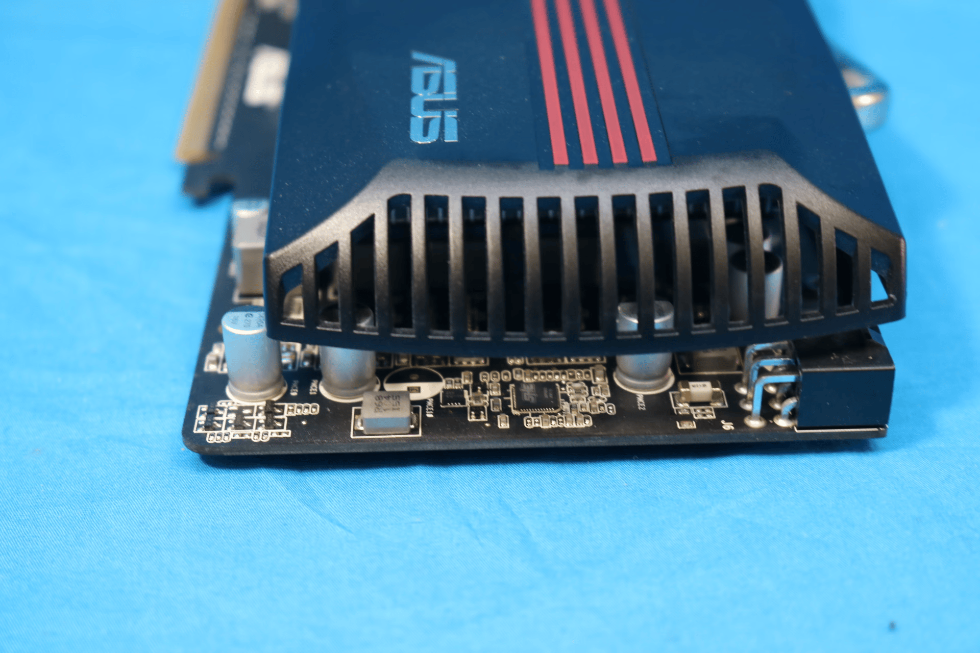ASUS NVIDIA GeForce GTX 550 Ti 1GB GDDR5 PCIe 2.0 x16 Desktop GPU ENGTX550 Ti DC/DI/1GD5