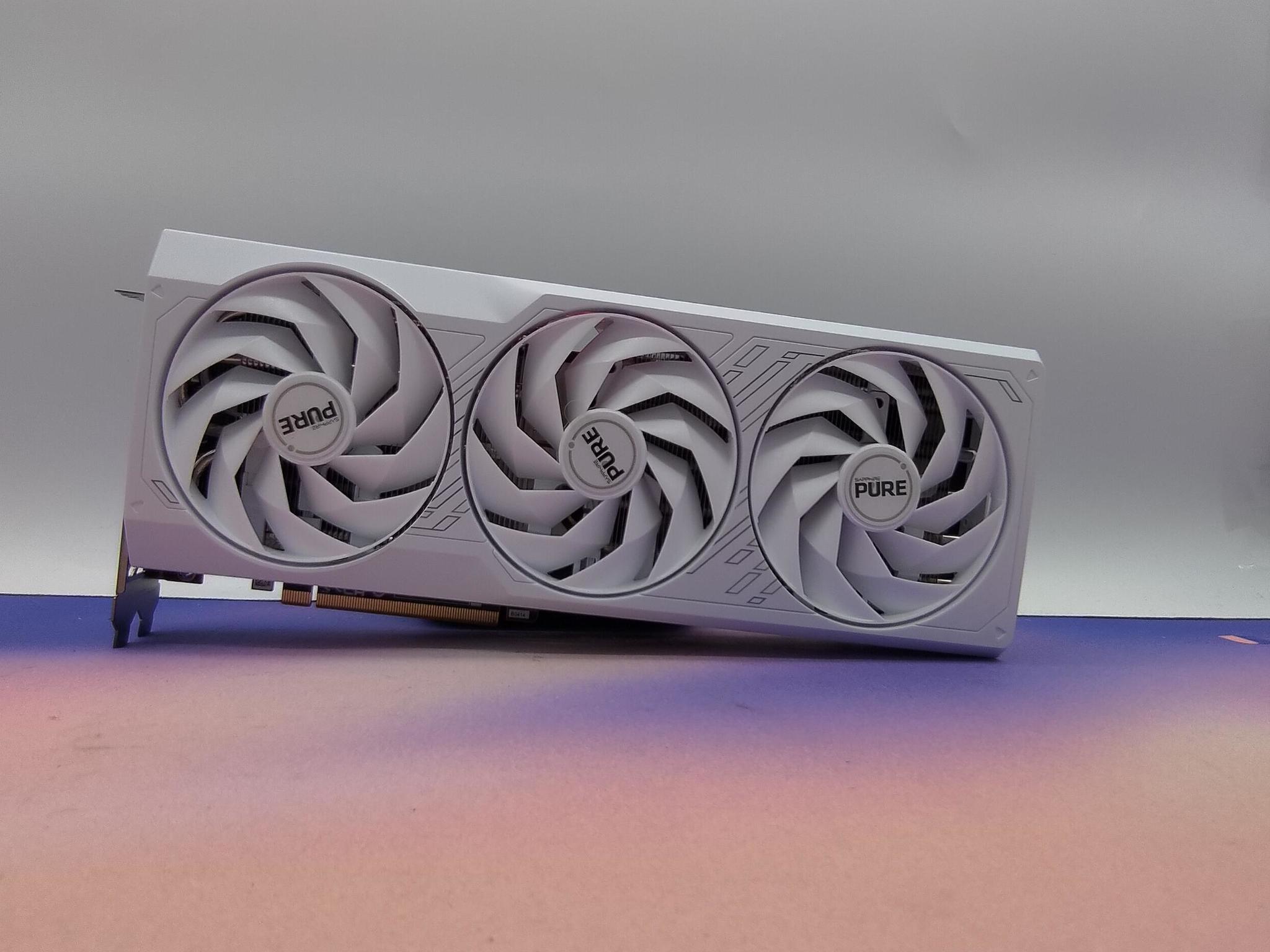 Sapphire Pure RX 7700XT