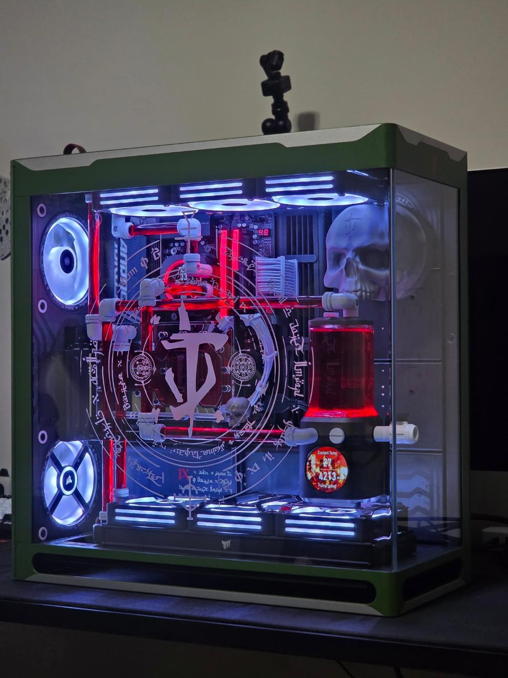 Doombringer Custom Loop RTX 5090 / Ryzen 9800X3D
