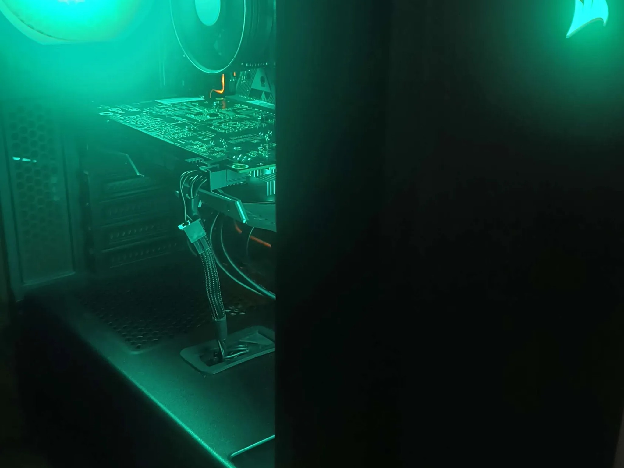 The Hammer ~ I5-9400F ~ GTX 1060 6GB ~ 16GB DDR4 3200Mhz ~ 256GB SSD ~ 2, 500GB HDD ~ ARGB