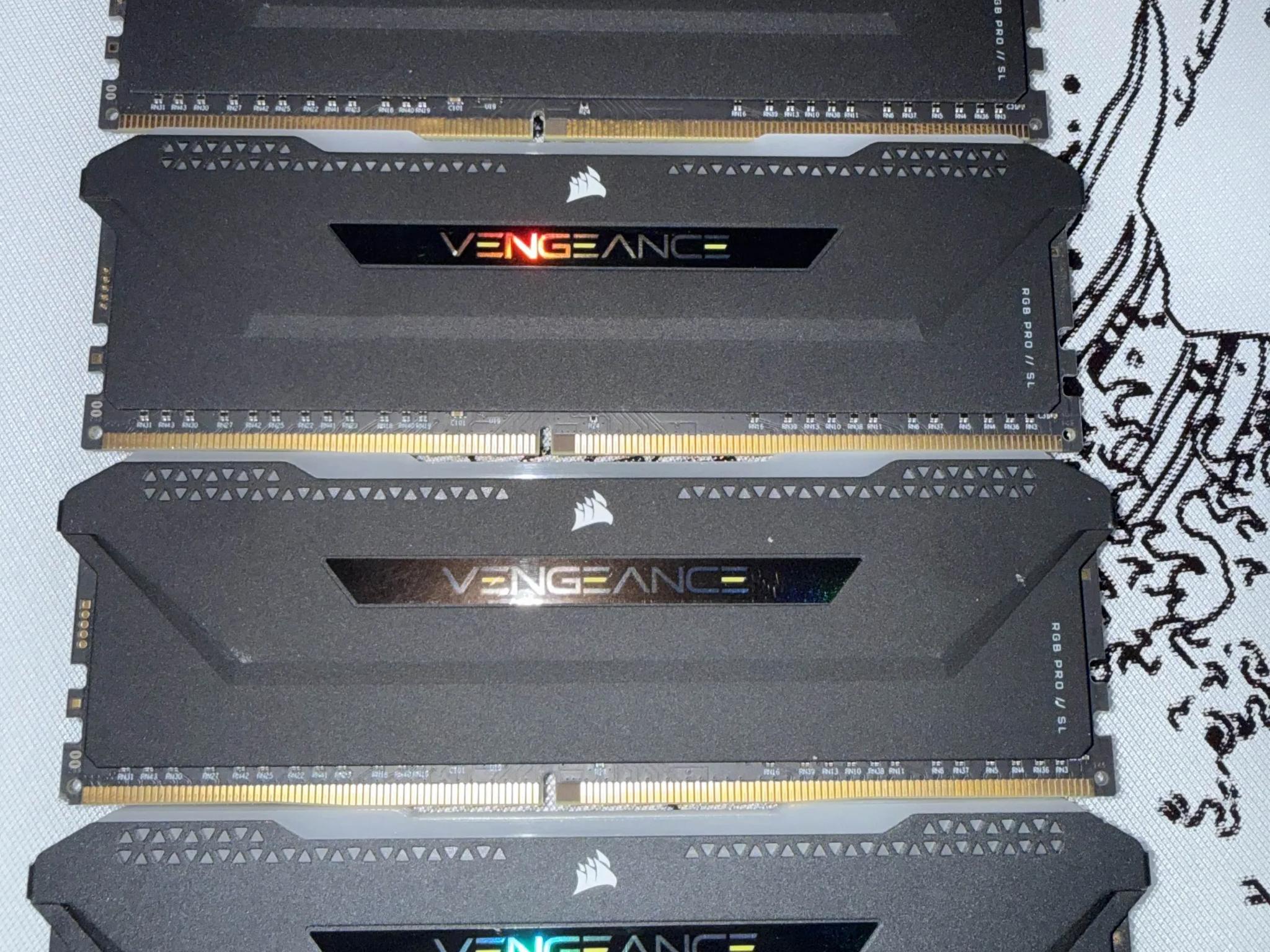 Corsair Vengeance RGB Pro SL 32GB CL16 DDR4 3200MHz/ 4 Sticks of 8GB