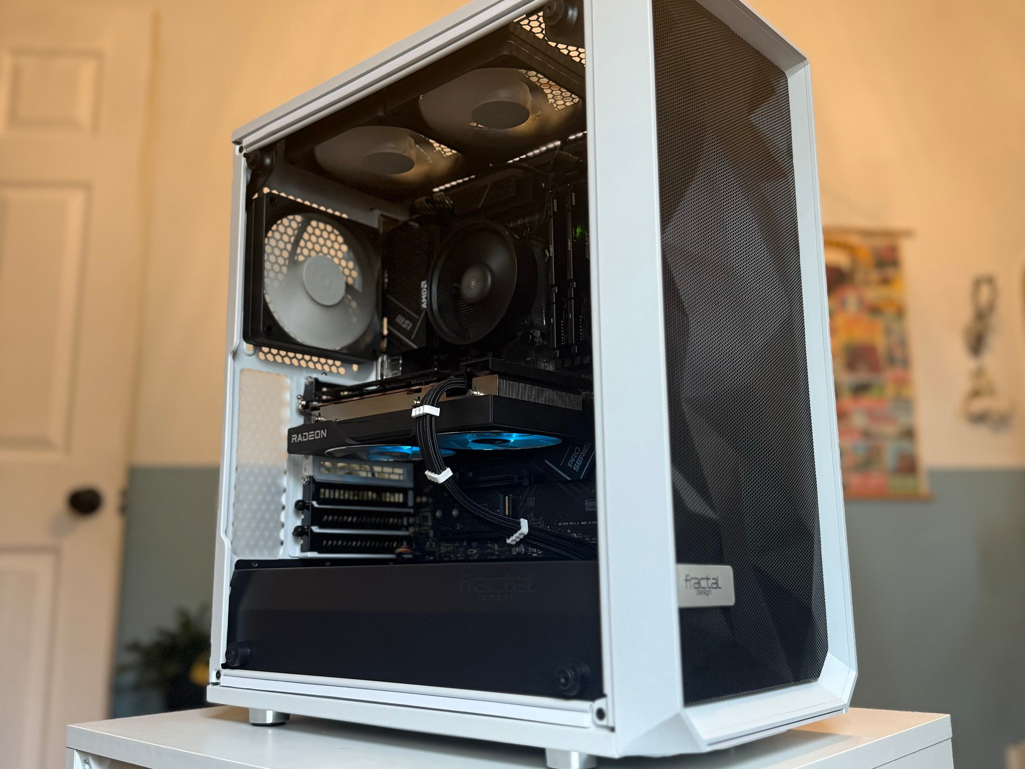 Stealthy High-End 1080p Gaming - RX 6600XT | Ryzen 5 8500G | 1TB SSD | 16GB DDR5